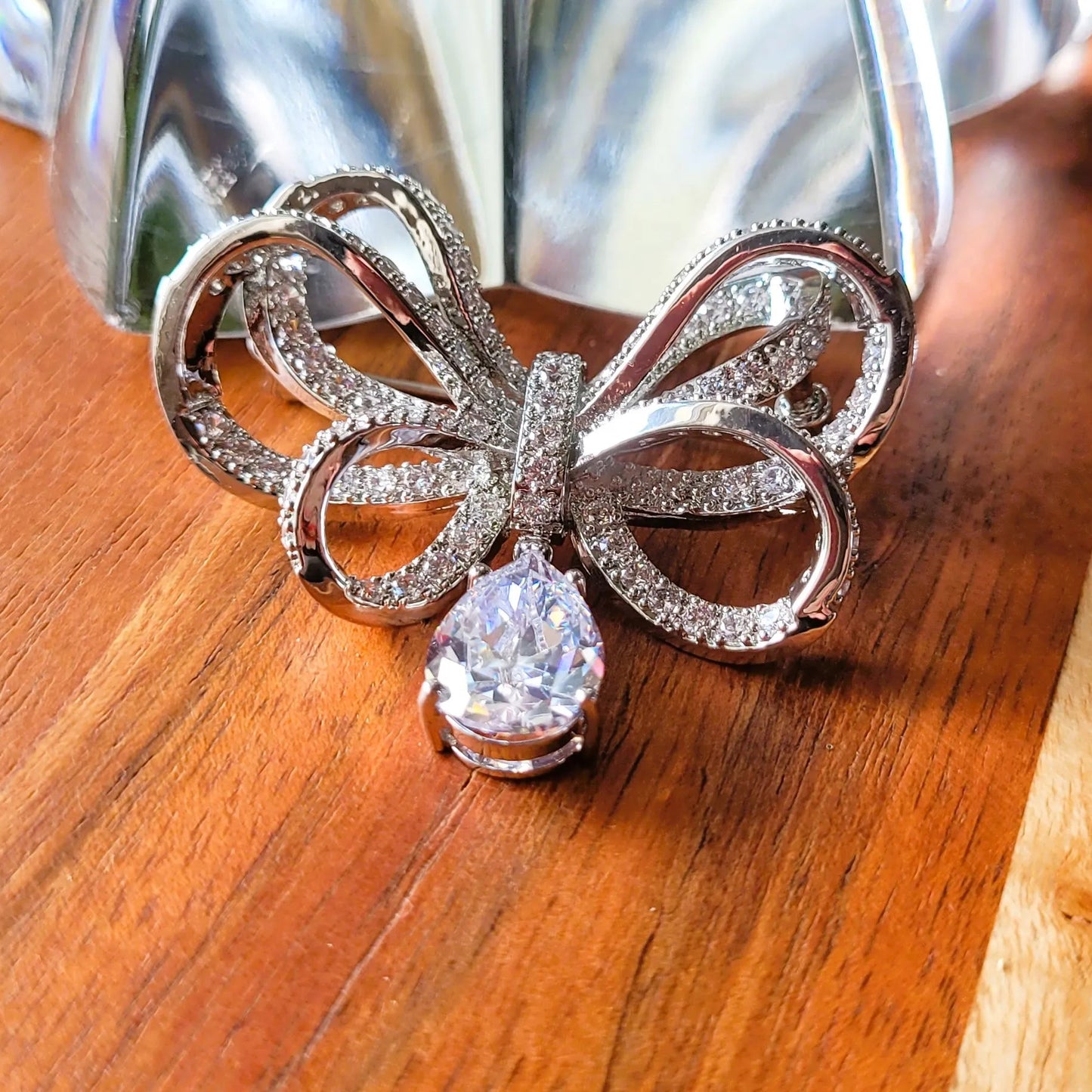 broche pour vêtement de femmes Le cadeau de Niiki Paris, bijou tendance