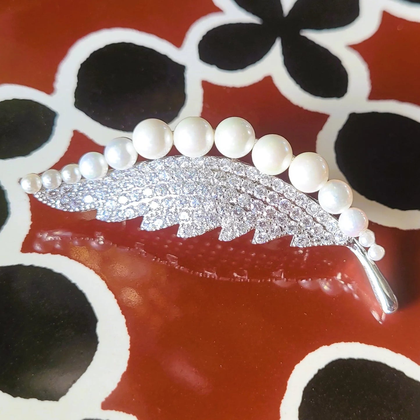 broche pour vêtement PLume de Niiki Paris, bijou tendance