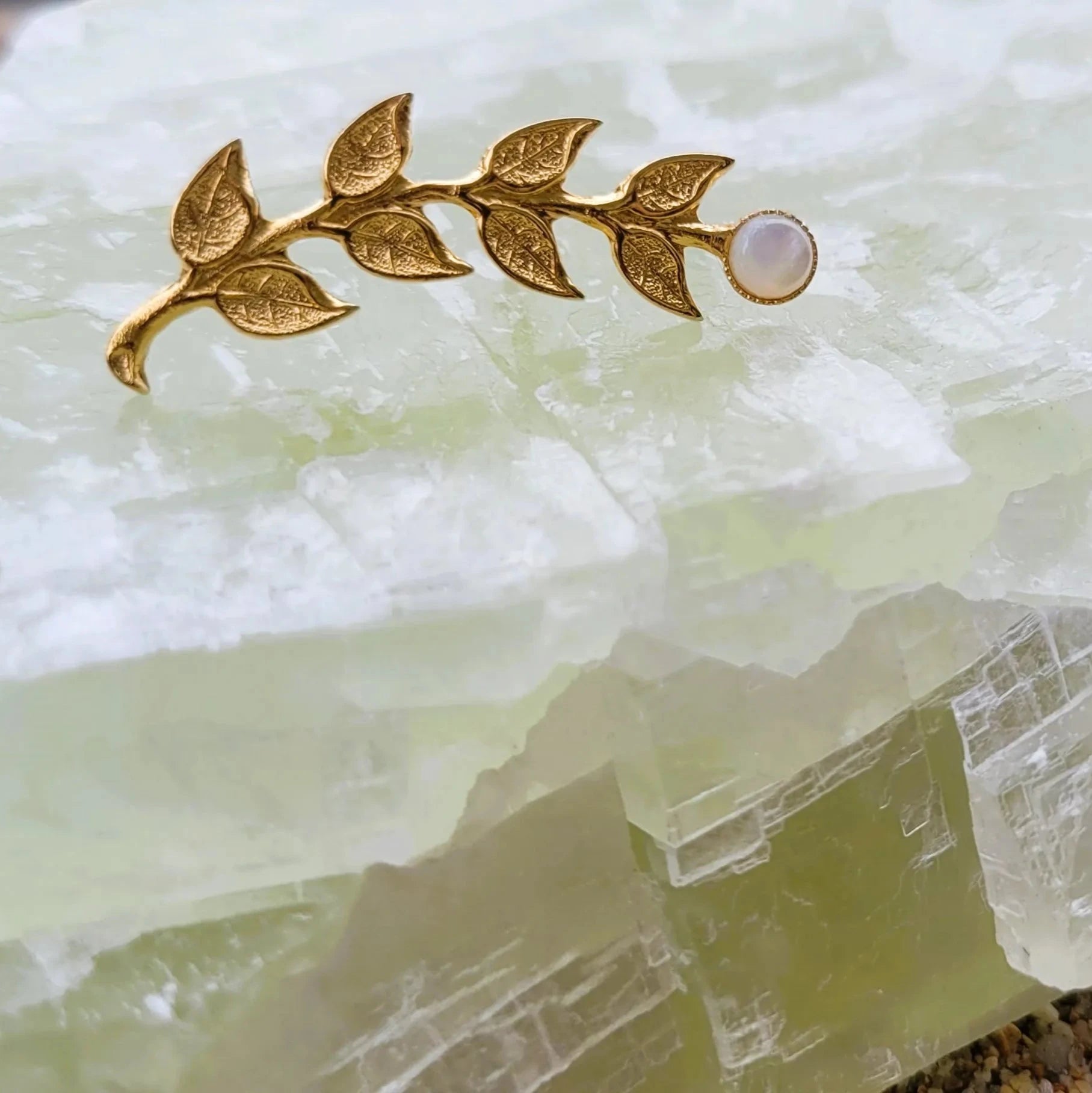 broche pour vêtement de femme Laurier en nacre véritable accessoire mode