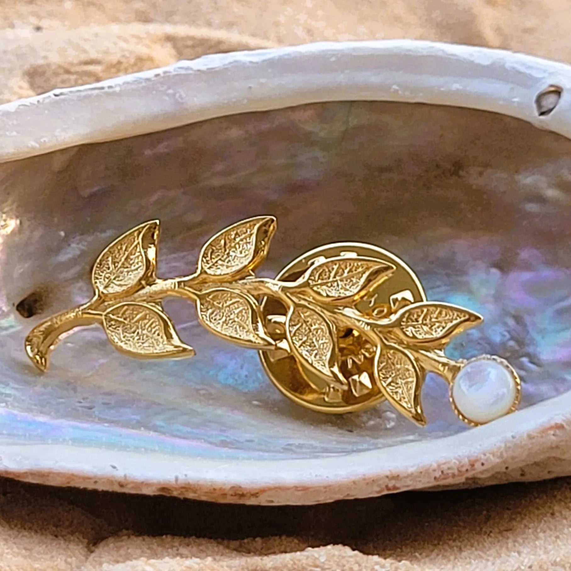 broche pour vêtement Laurier en nacre véritable accessoire mode