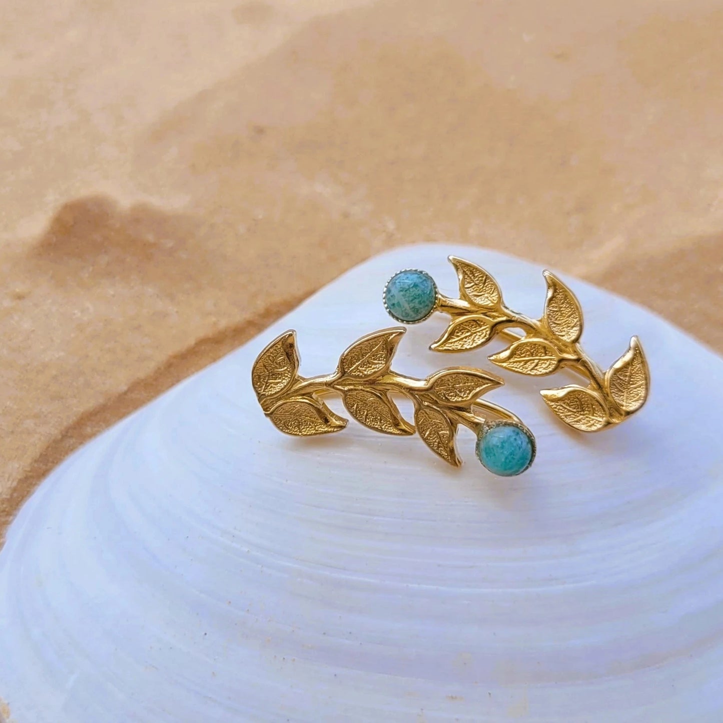 bijoux boucles d’oreilles climbers laurier en laiton recouvert d’or et amazonite