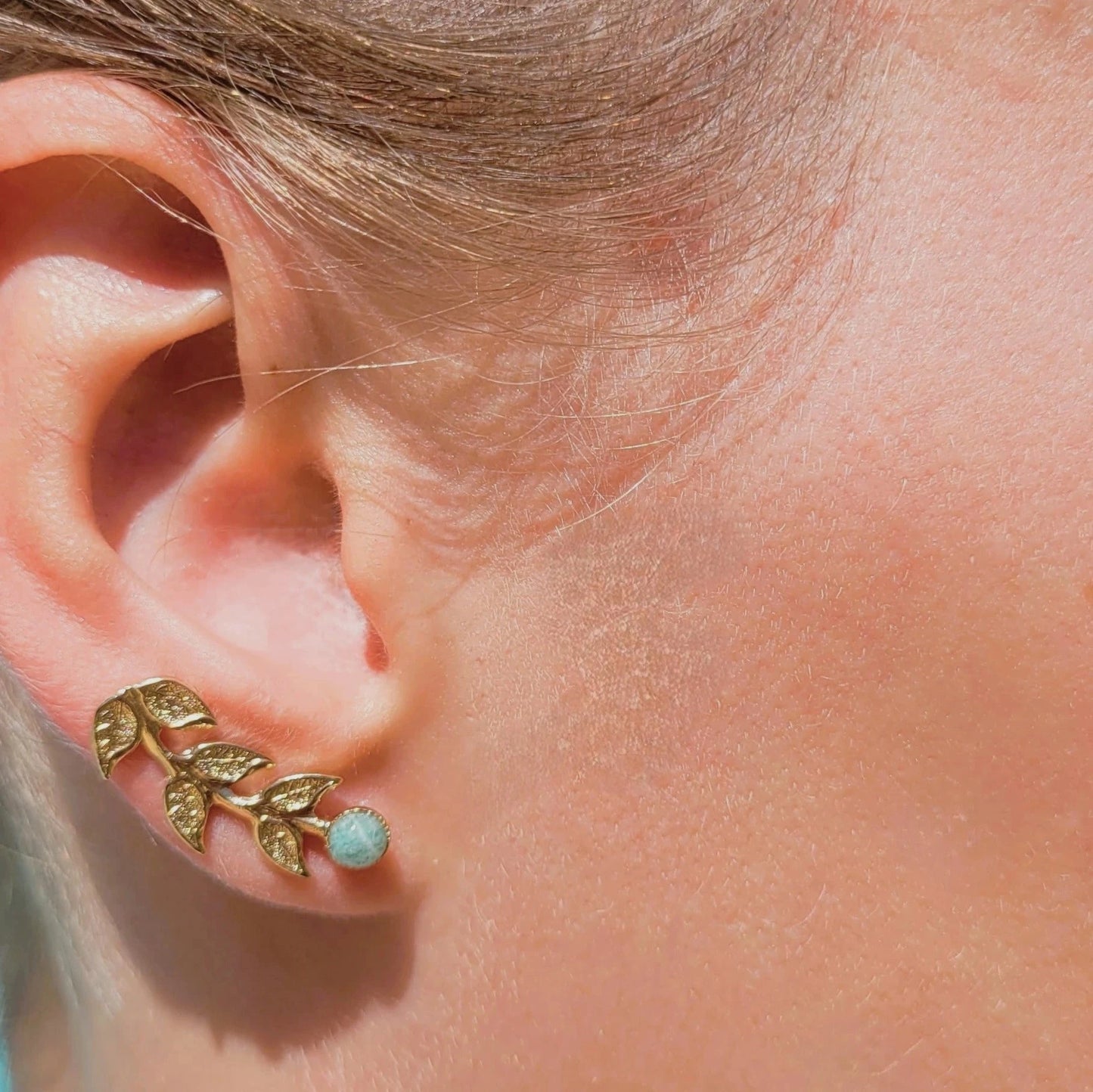 boucles d’oreilles anti-allergique climbers laurier en laiton recouvert d’or et amazonite