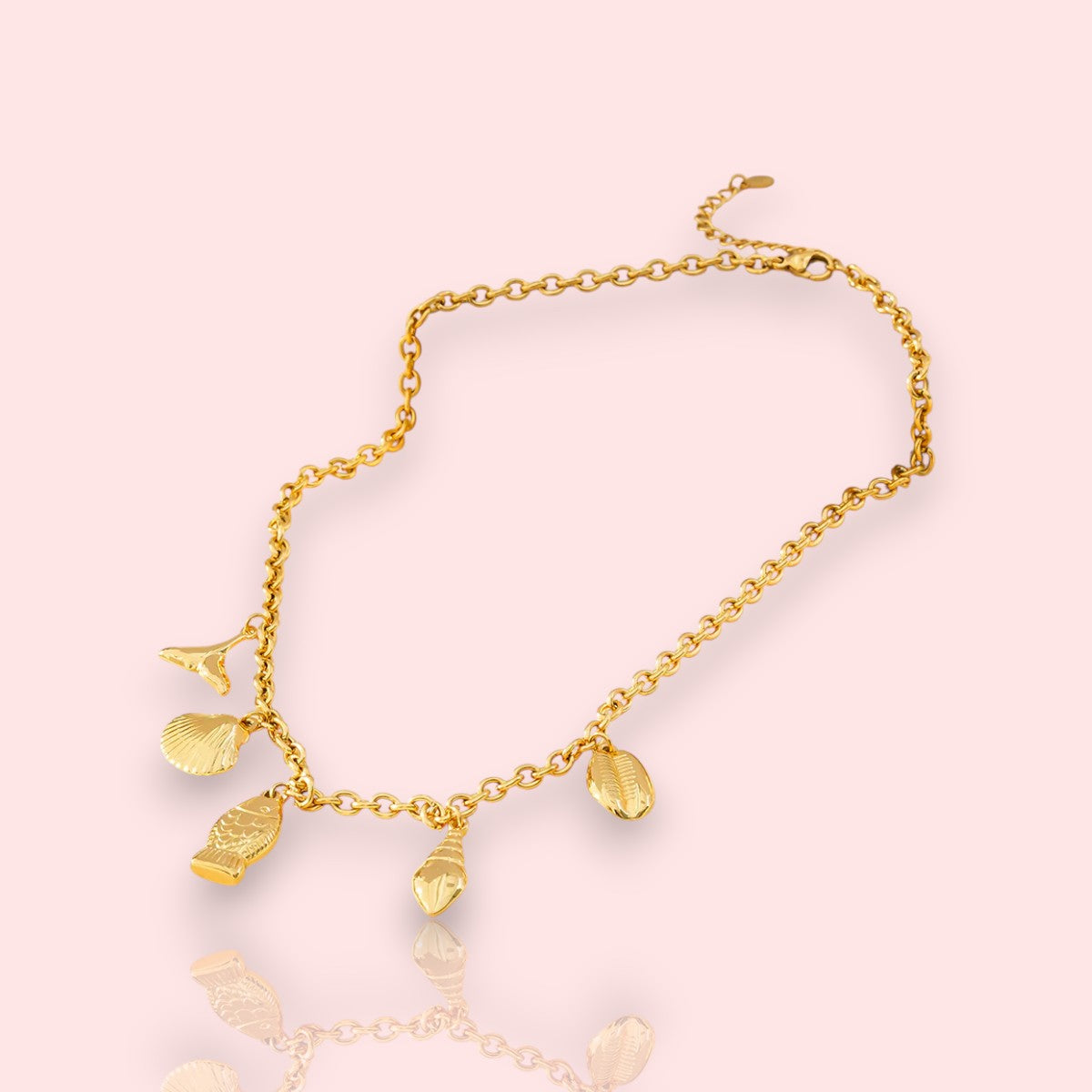 collier en acier inoxydable Sea, un collier doré avec breloques
