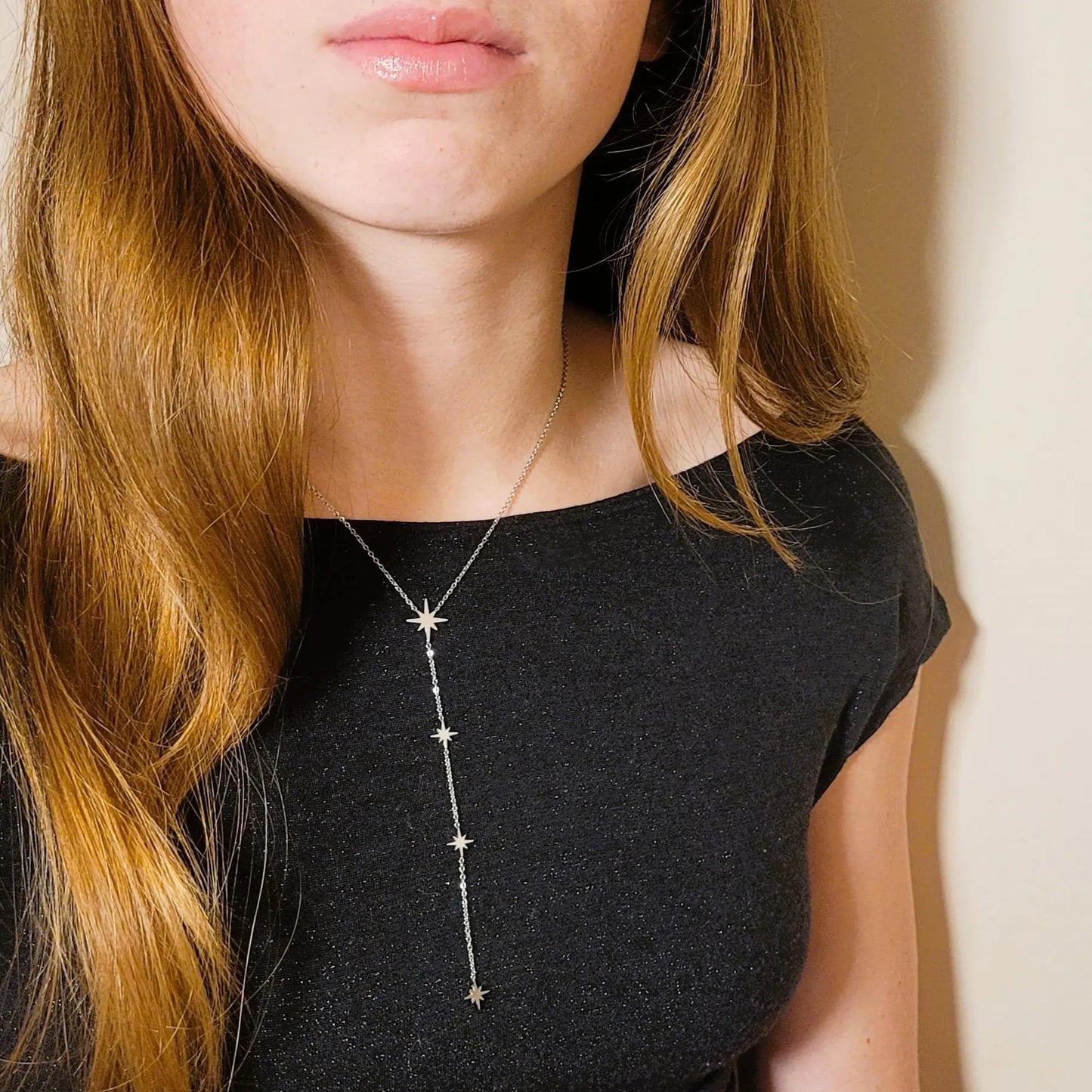 collier en acier inoxydable Strella argenté, un collier fantaisie pour femme en Y