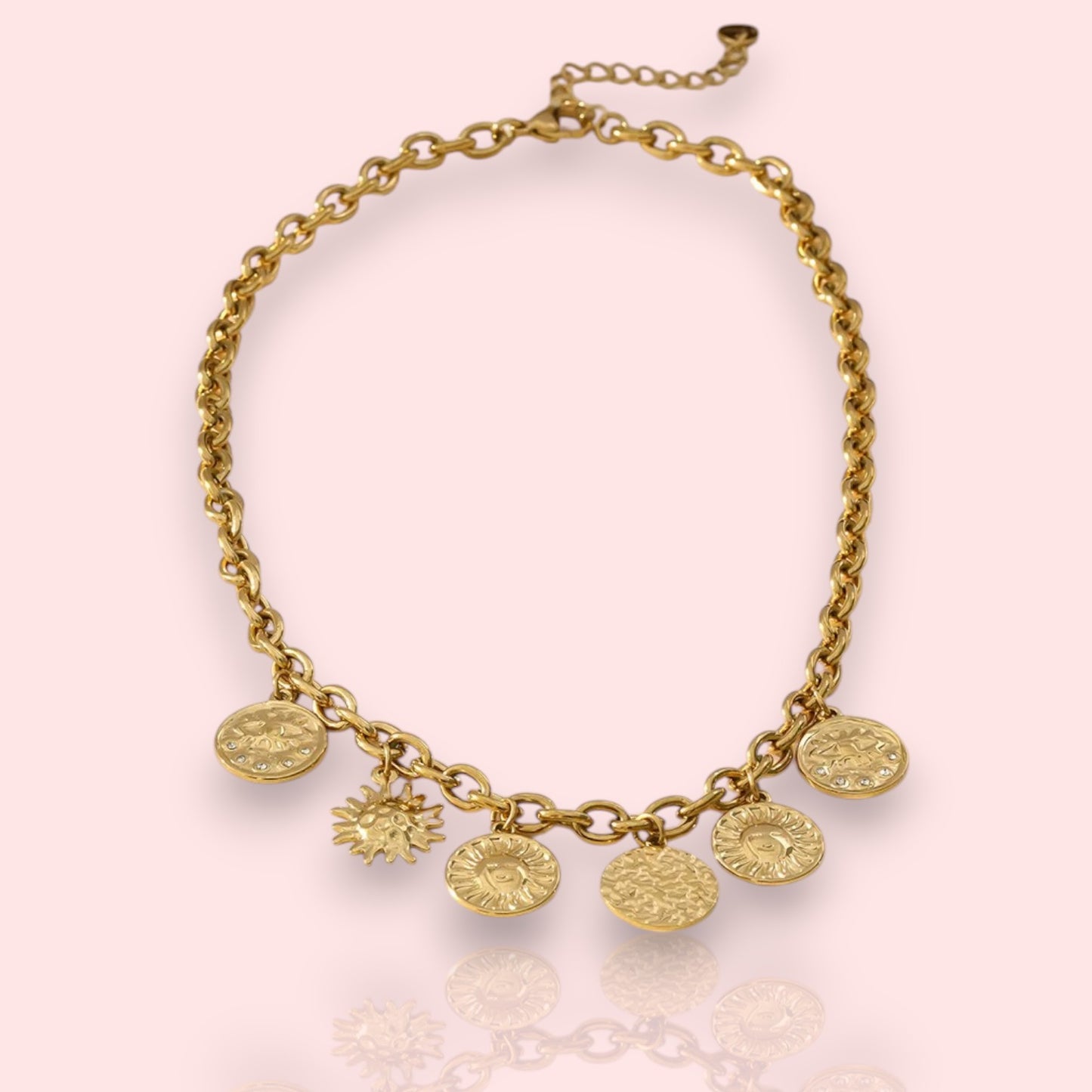 collier en acier inoxydable Sunset, un collier doré avec breloques