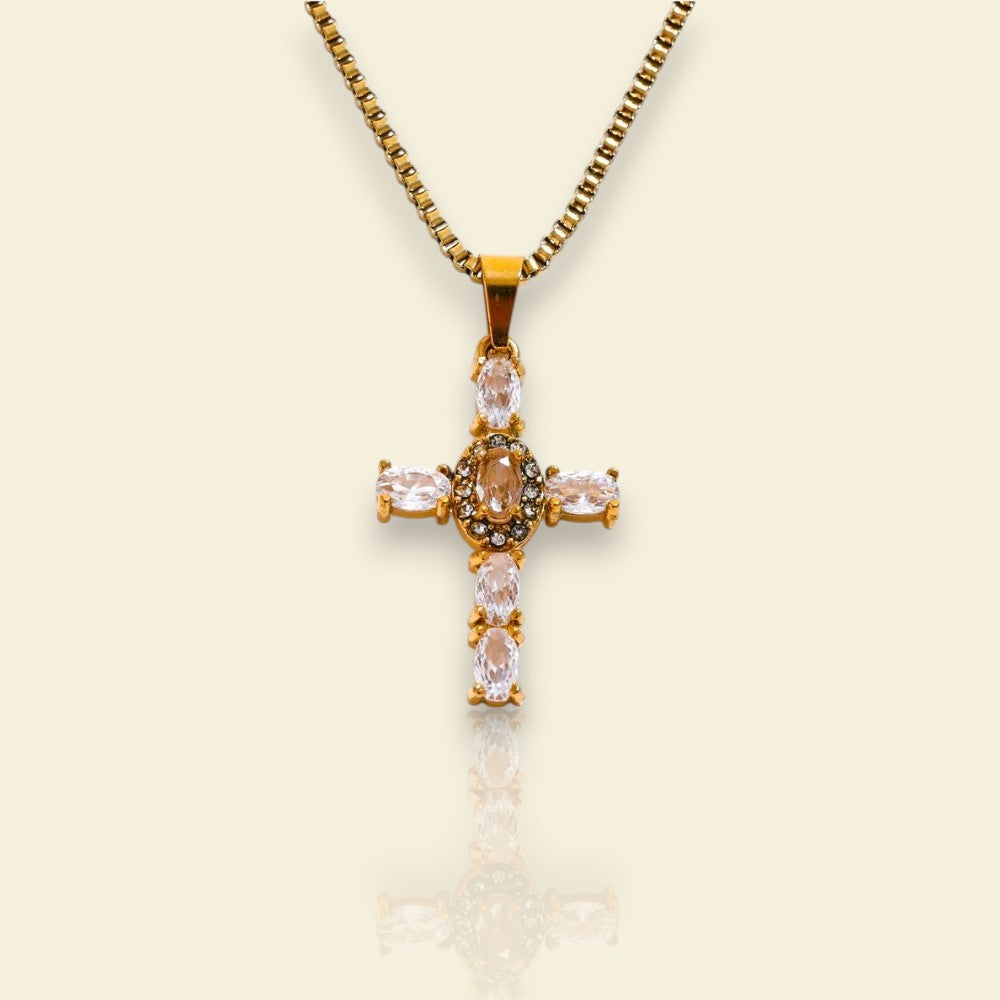 collier doré Santa, une chaine et sa croix chargée de spiritualité