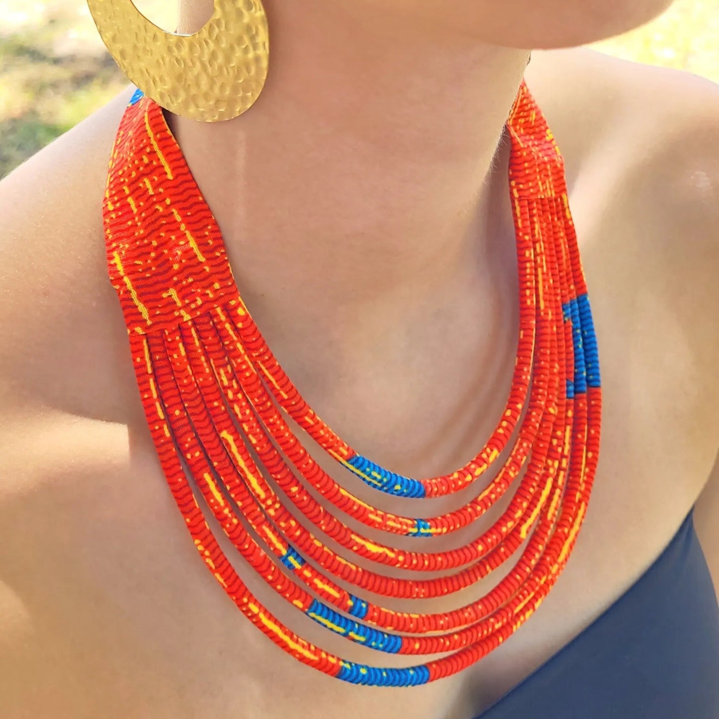 collier en tissu Aïcha, un collier ethnique chic fait main à Dakar