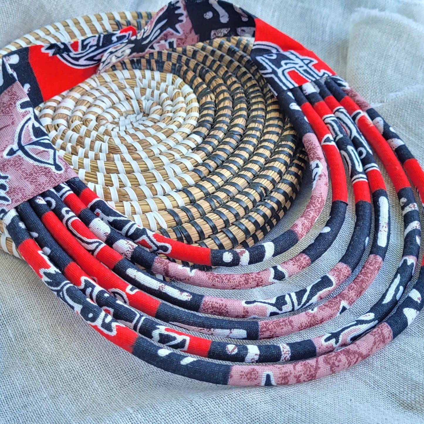 collier en tissu Aja, un collier coloré fait main à Dakar