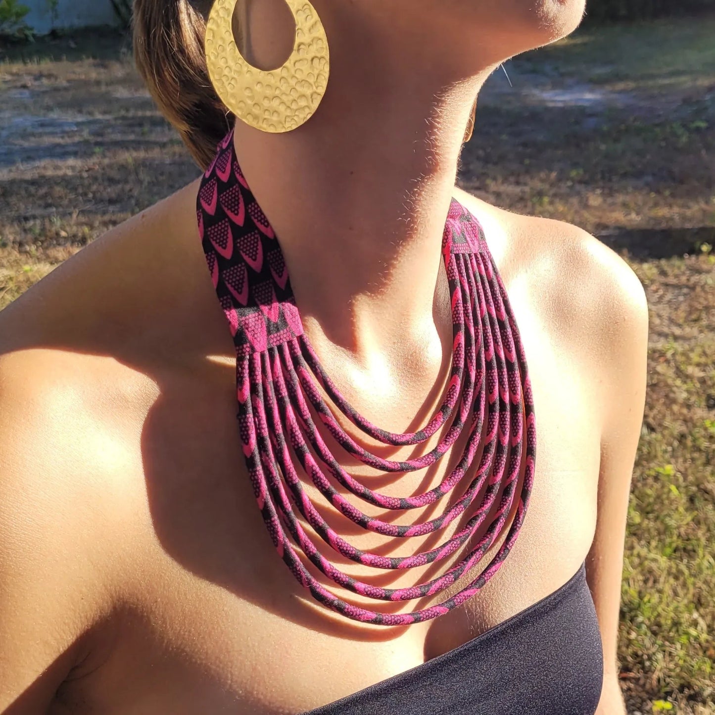collier en tissu Amy, un collier ethnique chic fait main à Dakar