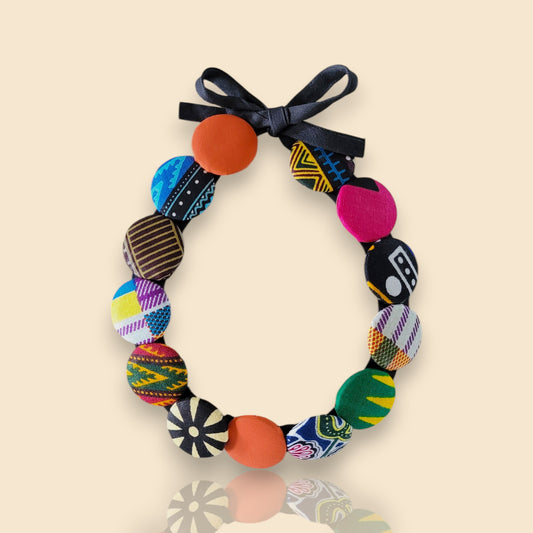 collier en tissu Binta, un collier ethnique chic en wax multicolore