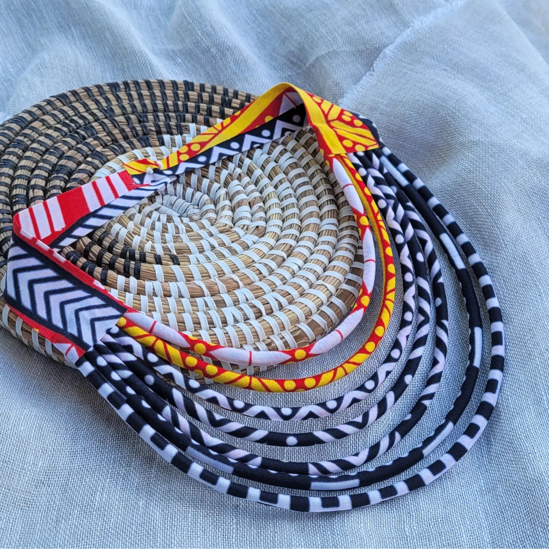 collier en tissu Coumba, un collier coloré fait main à Dakar