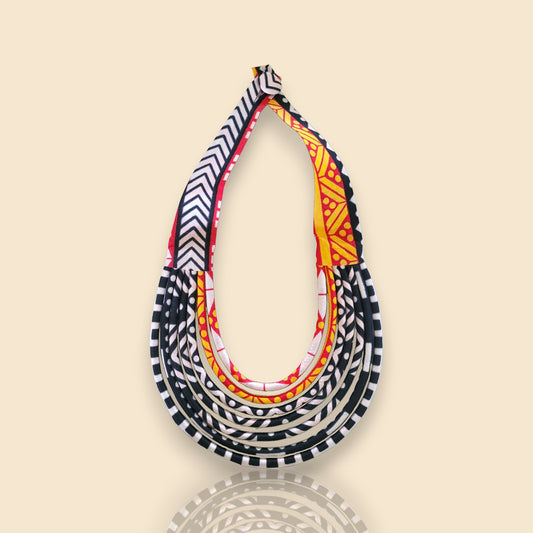 collier en tissu Coumba, un collier ethnique chic en wax de deux duos contrastés de couleurs