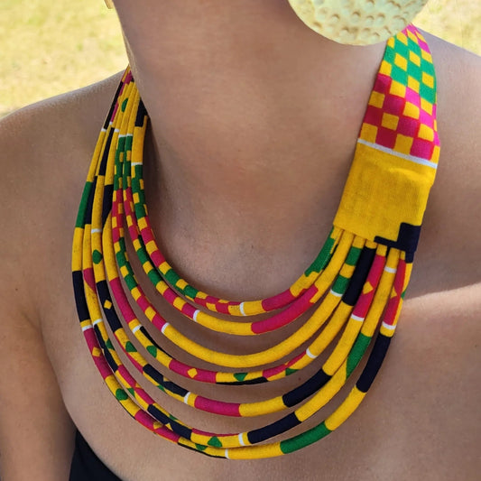 collier en tissu Daba, un collier ethnique chic fait main à Dakar