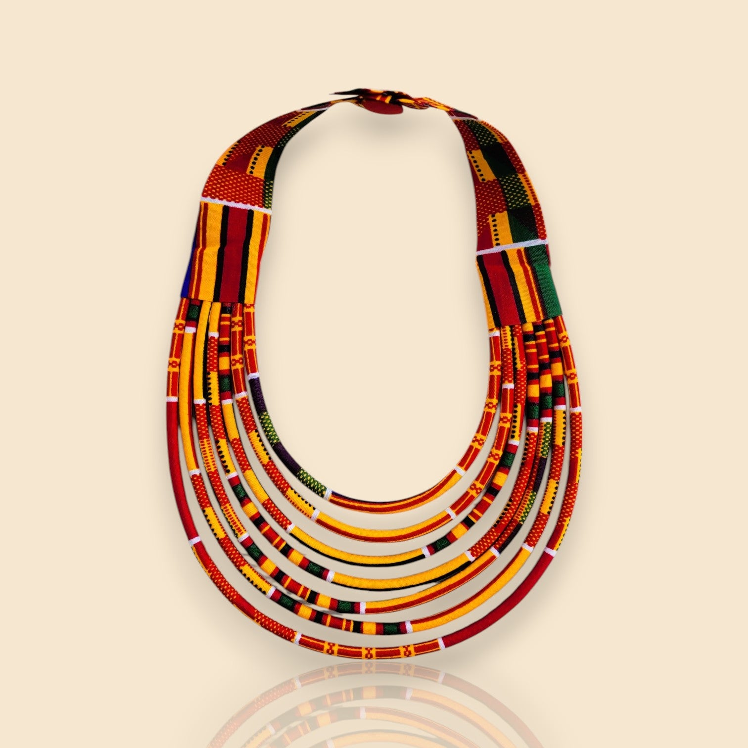 collier en tissu Fatou, un collier ethnique chic en wax orangé et bordeaux