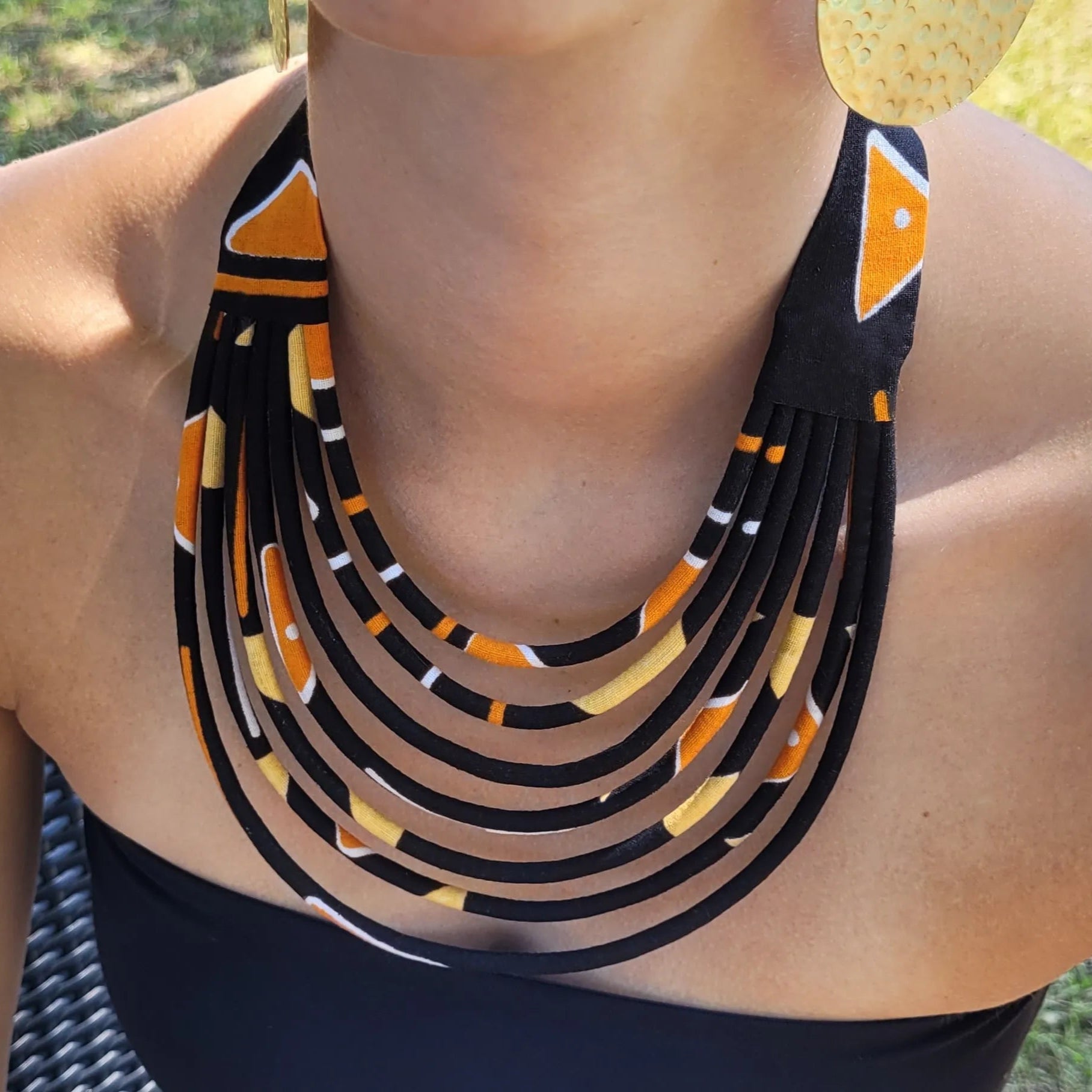 collier en tissu Fidèle, un collier ethnique chic fait main à Dakar