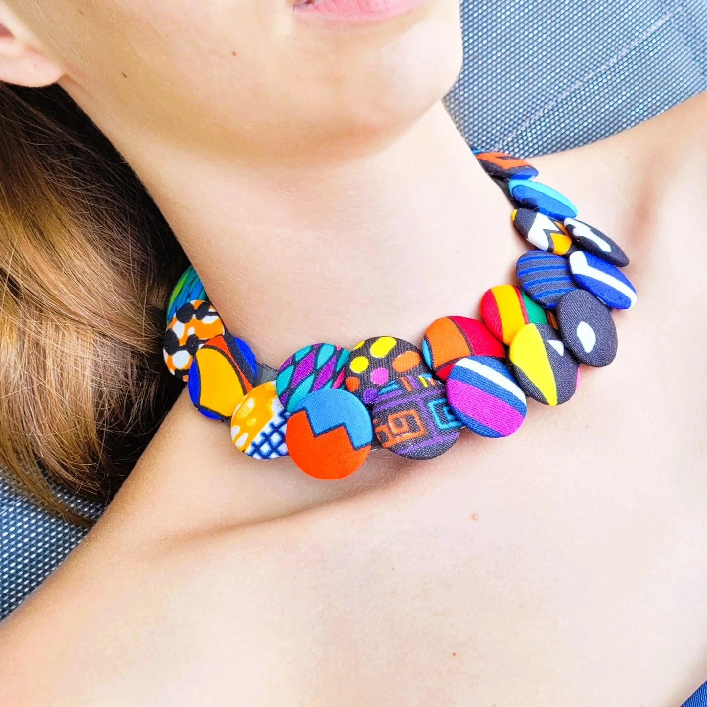 collier en tissu Khadi, un collier coloré en pagne multicolore