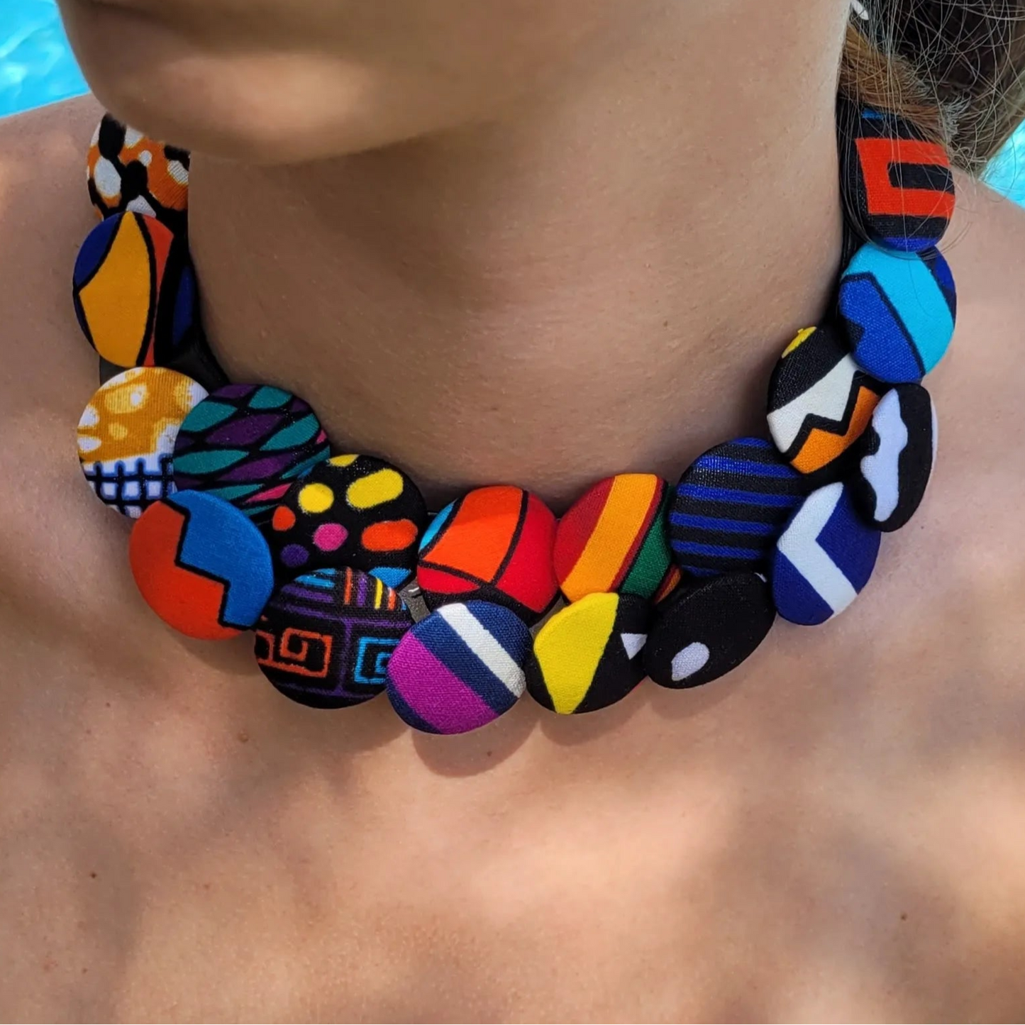 collier en tissu Khadi, un collier ethnique chic fait main à Dakar