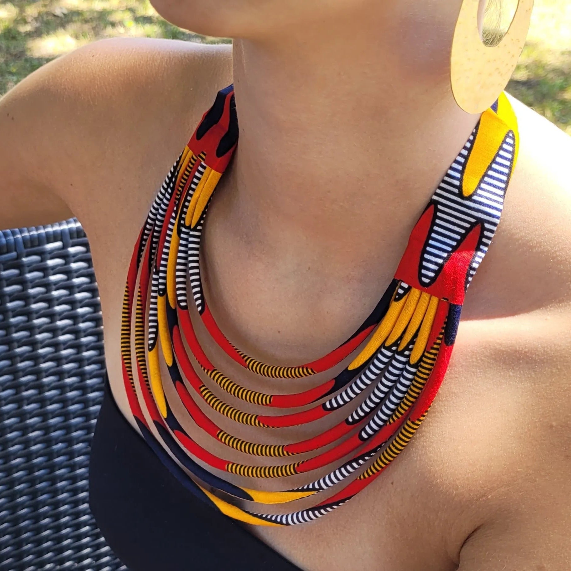 collier en tissu Nabou, un collier ethnique chic fait main à Dakar