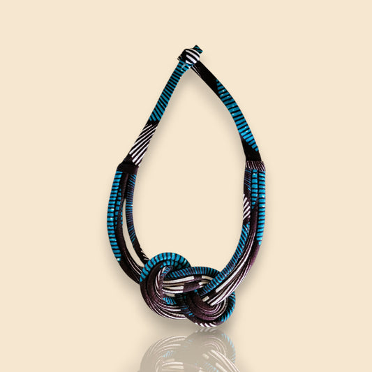 collier en tissu Ndeya, un collier ethnique chic en wax bleu turquoise et brun