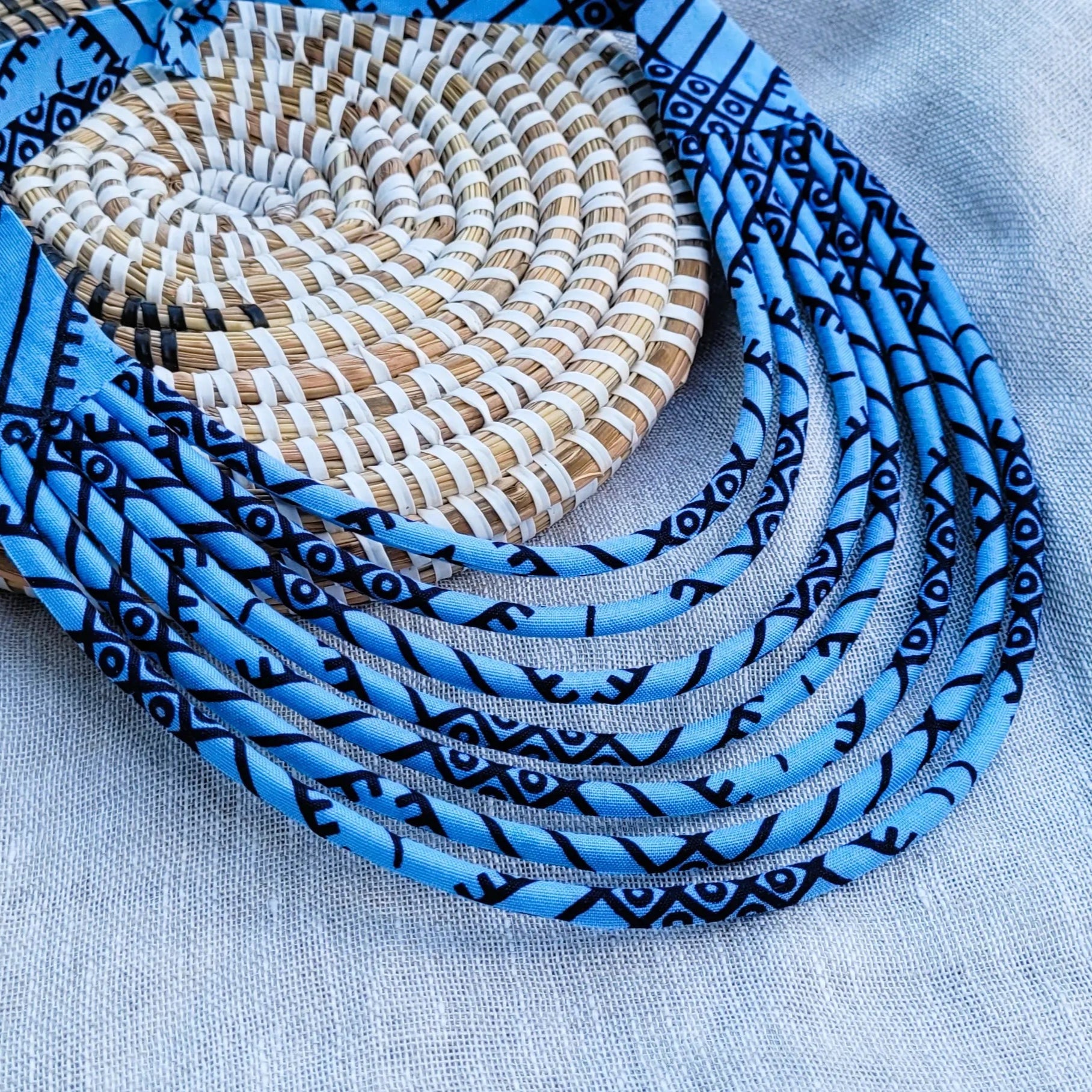 collier en tissu Ngoné, un collier coloré fait main à Dakar