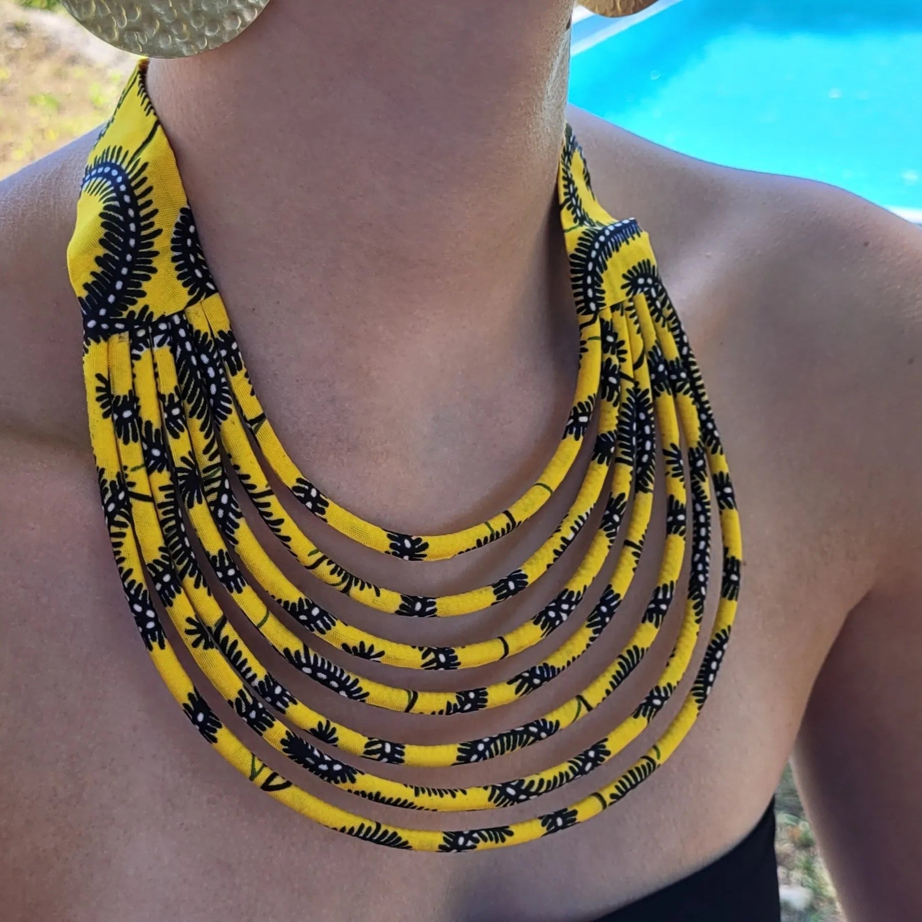 collier en tissu Socé, un collier ethnique chic fait main à Dakar