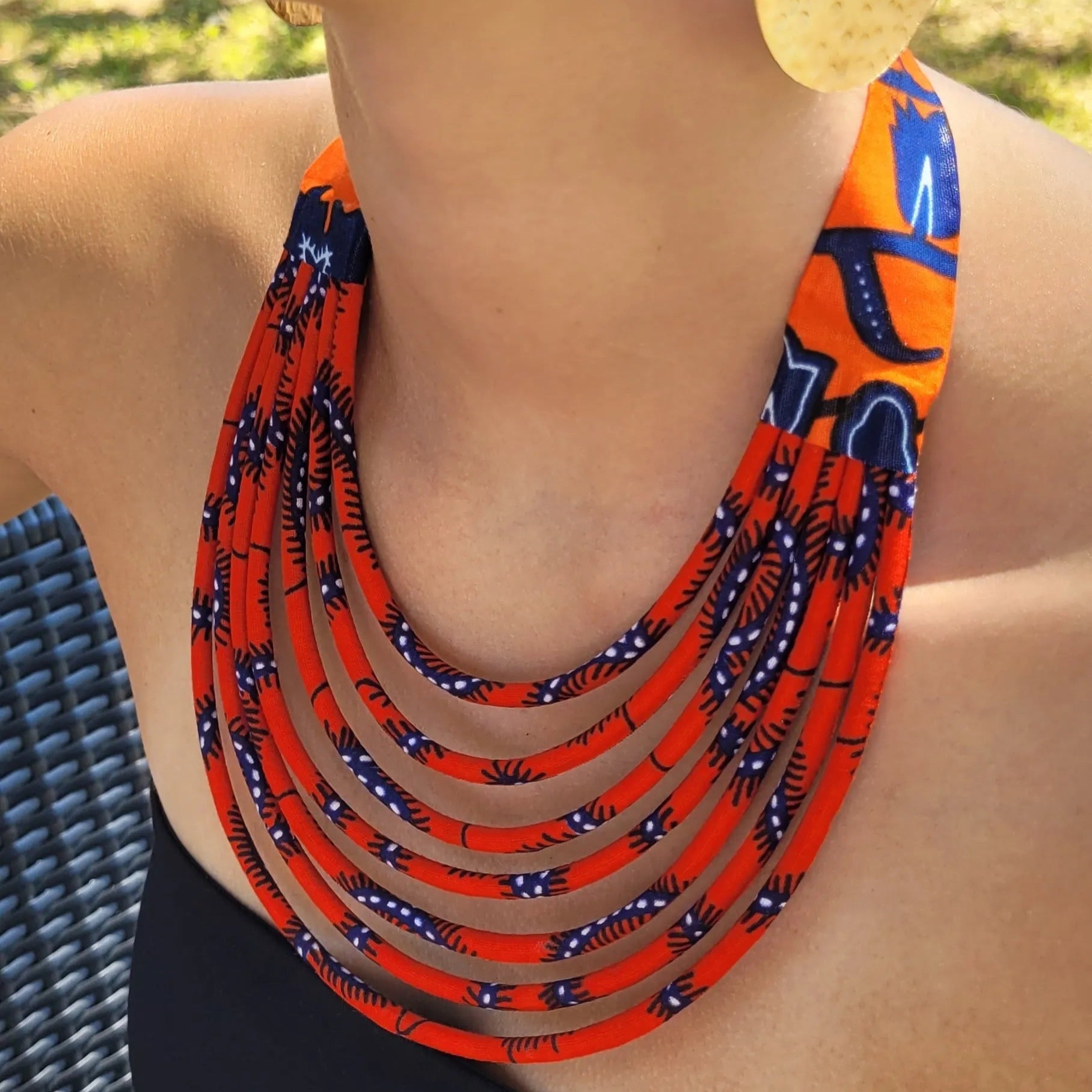 collier en tissu Yacine, un collier ethnique chic fait main à Dakar