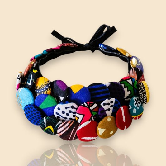 collier en tissu Yayé, un collier ethnique chic en wax multicolore