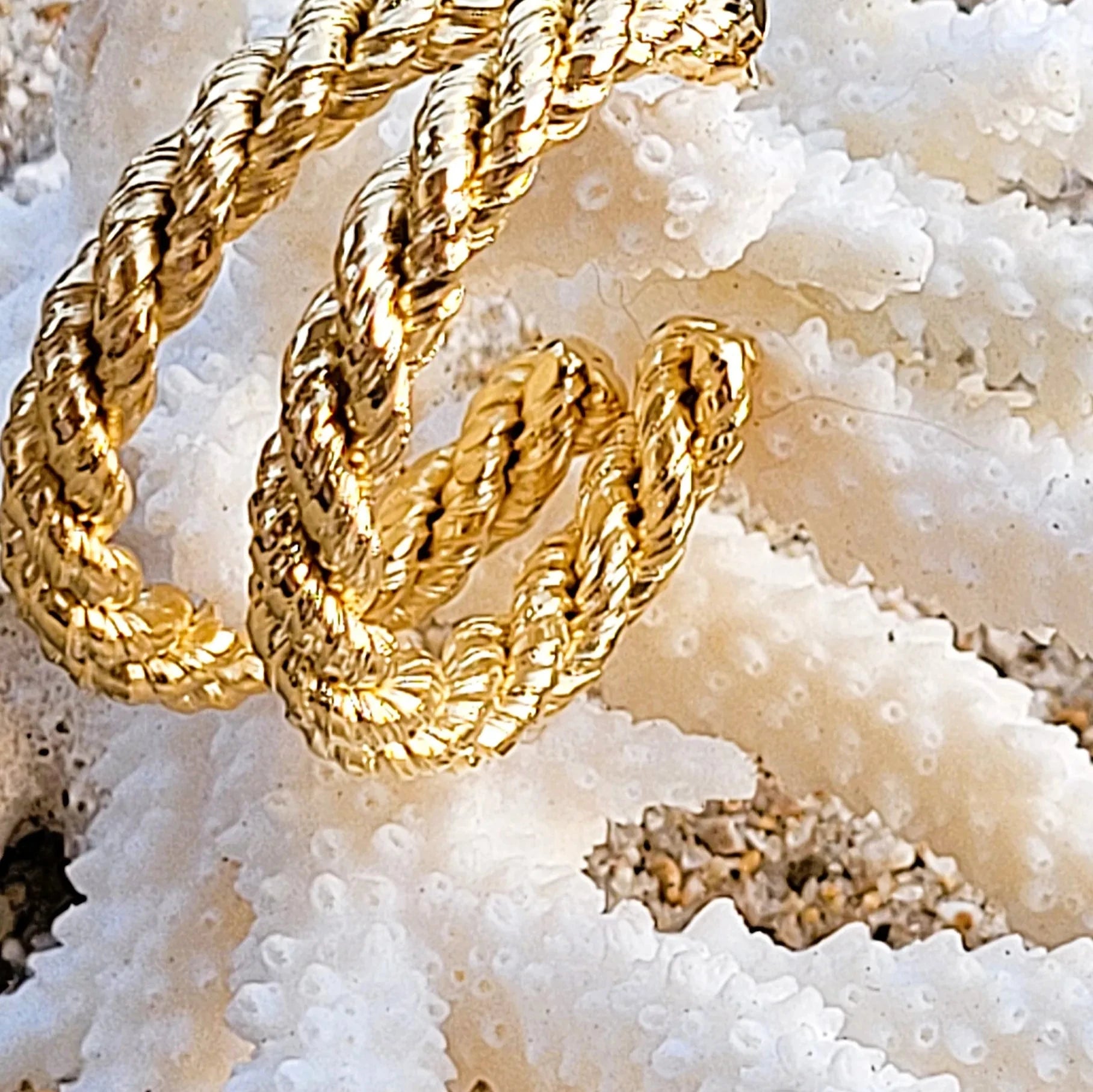 anneaux créoles Bonnie dorées et torsadées