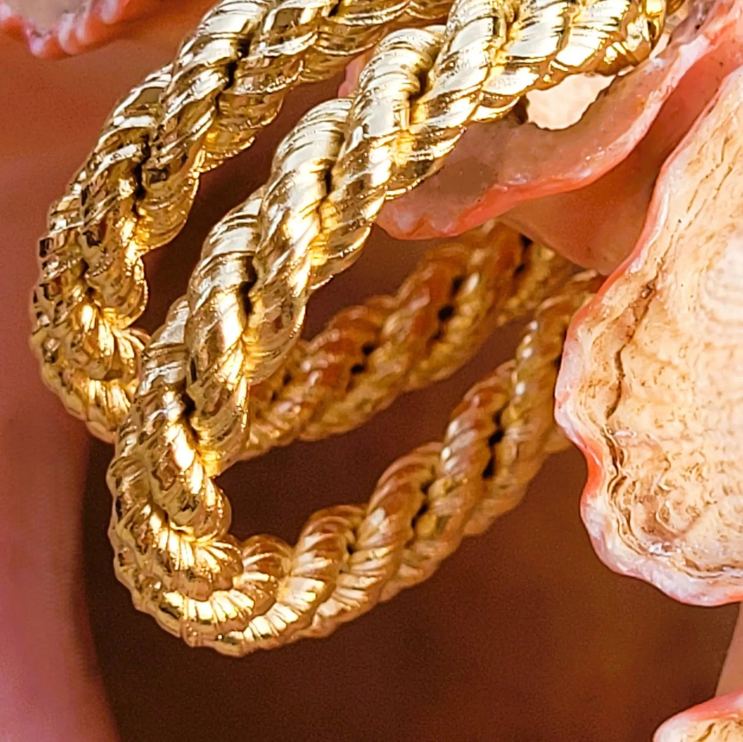 boucles d’oreilles anneaux pour femme Bonnie dorées et torsadées