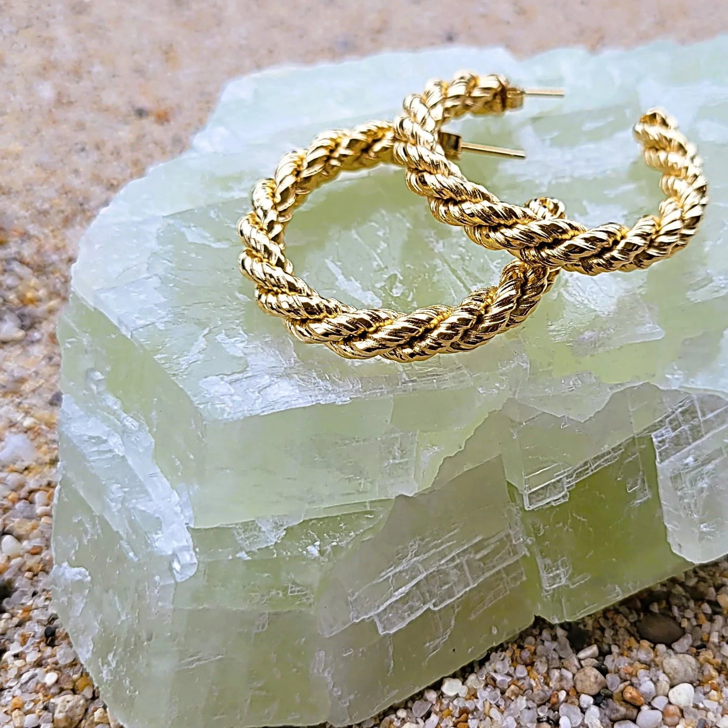 boucles d’oreilles Bonnie créoles originales et fantaisie dorées et torsadées