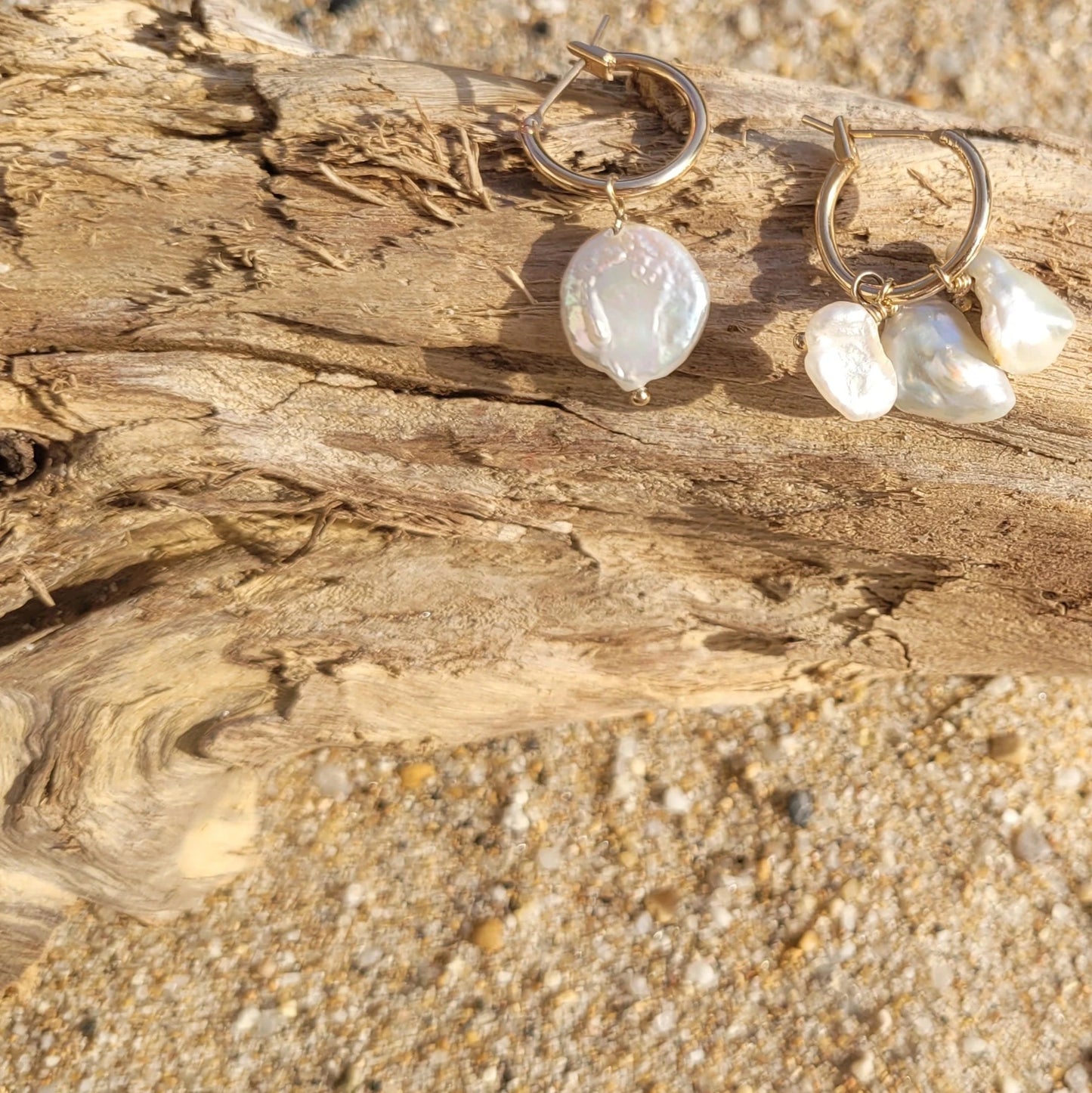 boucles d'oreilles asymétriques tendance créoles Lagune dorées et nacrées