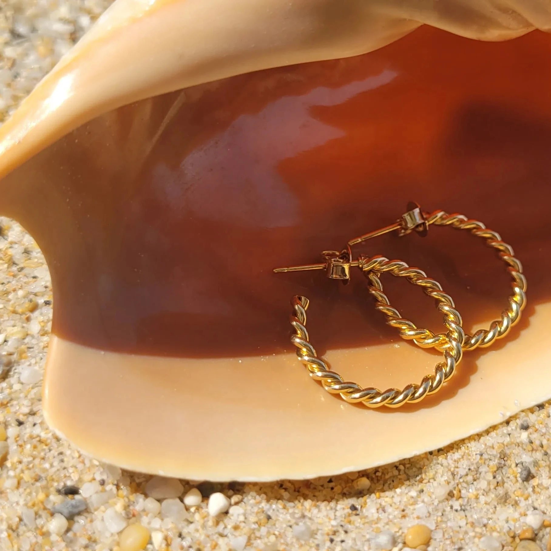 boucles d’oreilles Liane créoles originales et fantaisie en laiton plaqué or