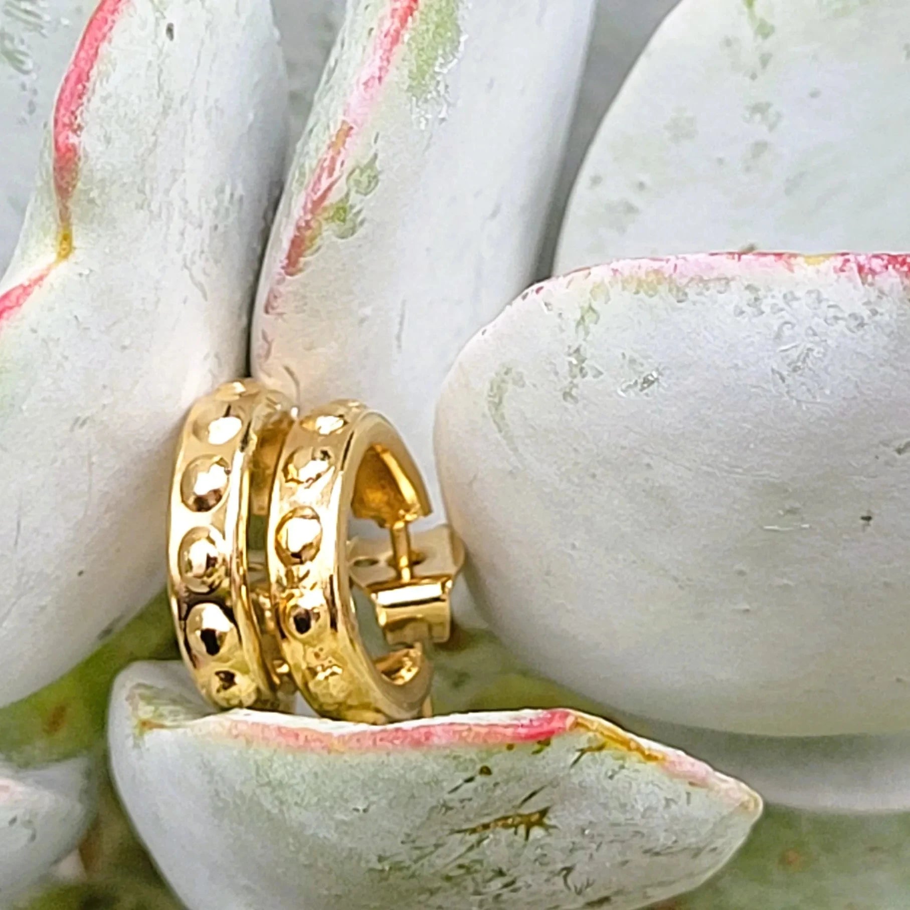 mini boucle d’oreille anneau pour femme Marie en laiton recouvert d’or fin