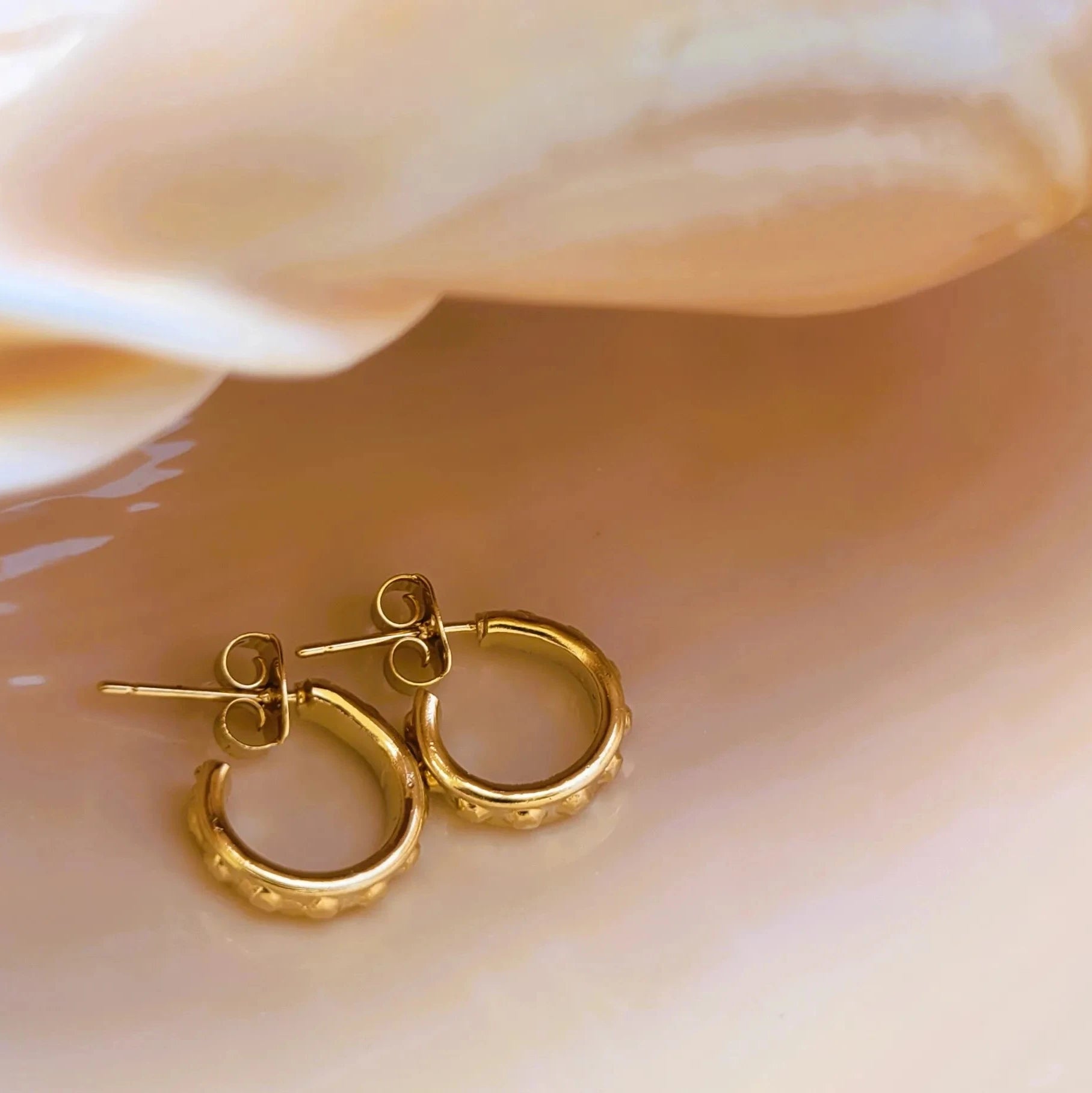 mini créoles marie en laiton recouvert d’or fin boucles d’oreilles tendances