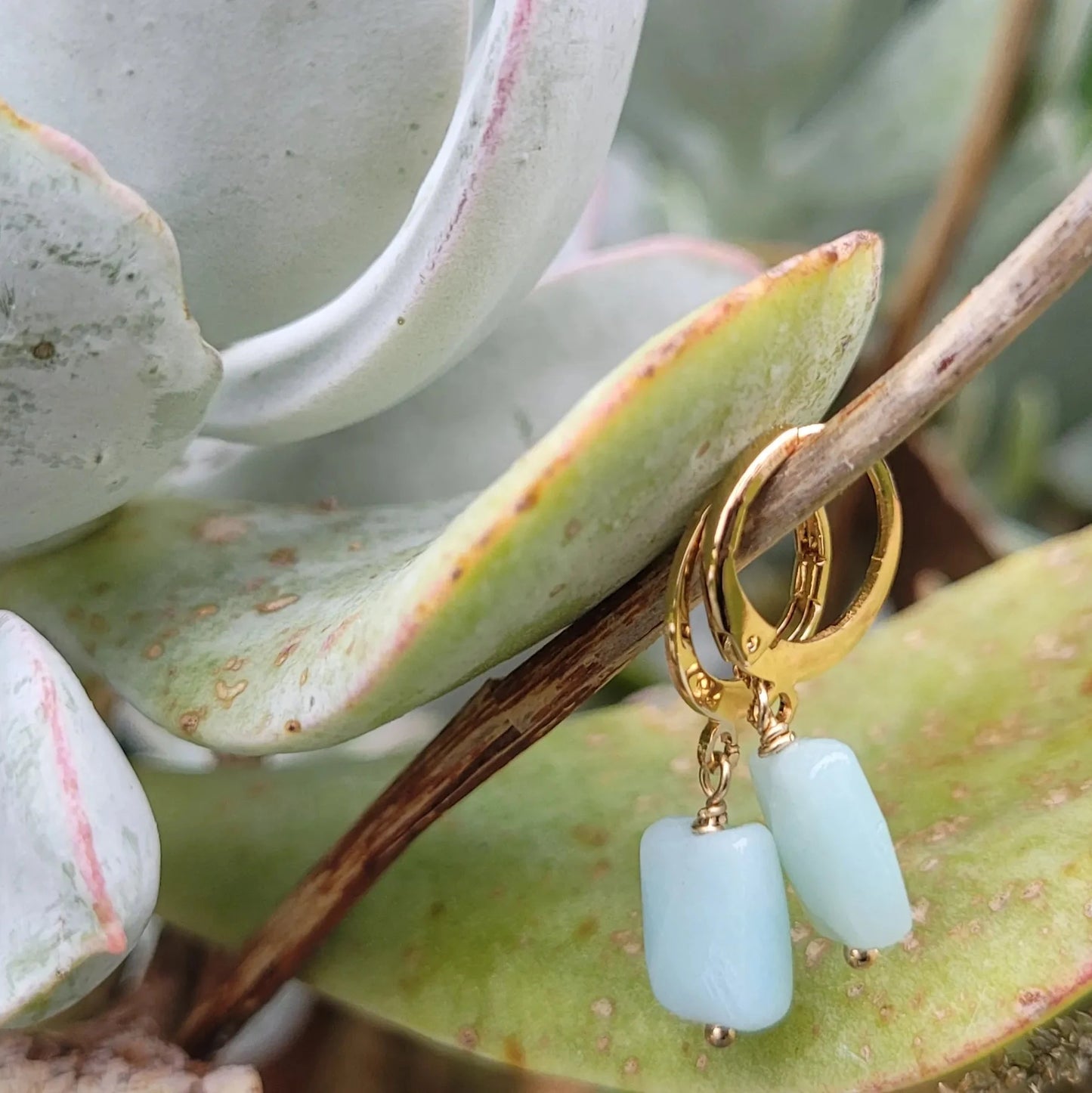 boucles d’oreilles créoles de créateurs Rê facettée d’une amazonite