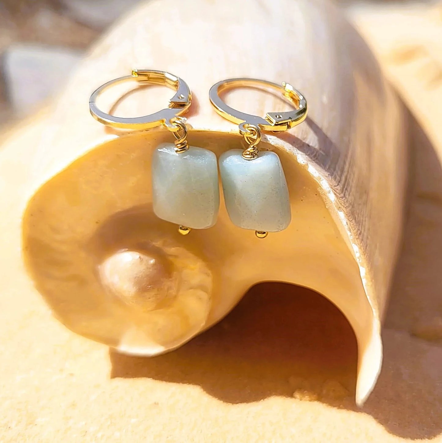 boucles d’oreilles créoles Rê en laiton plaqué or et pierre naturelle d’amazonite