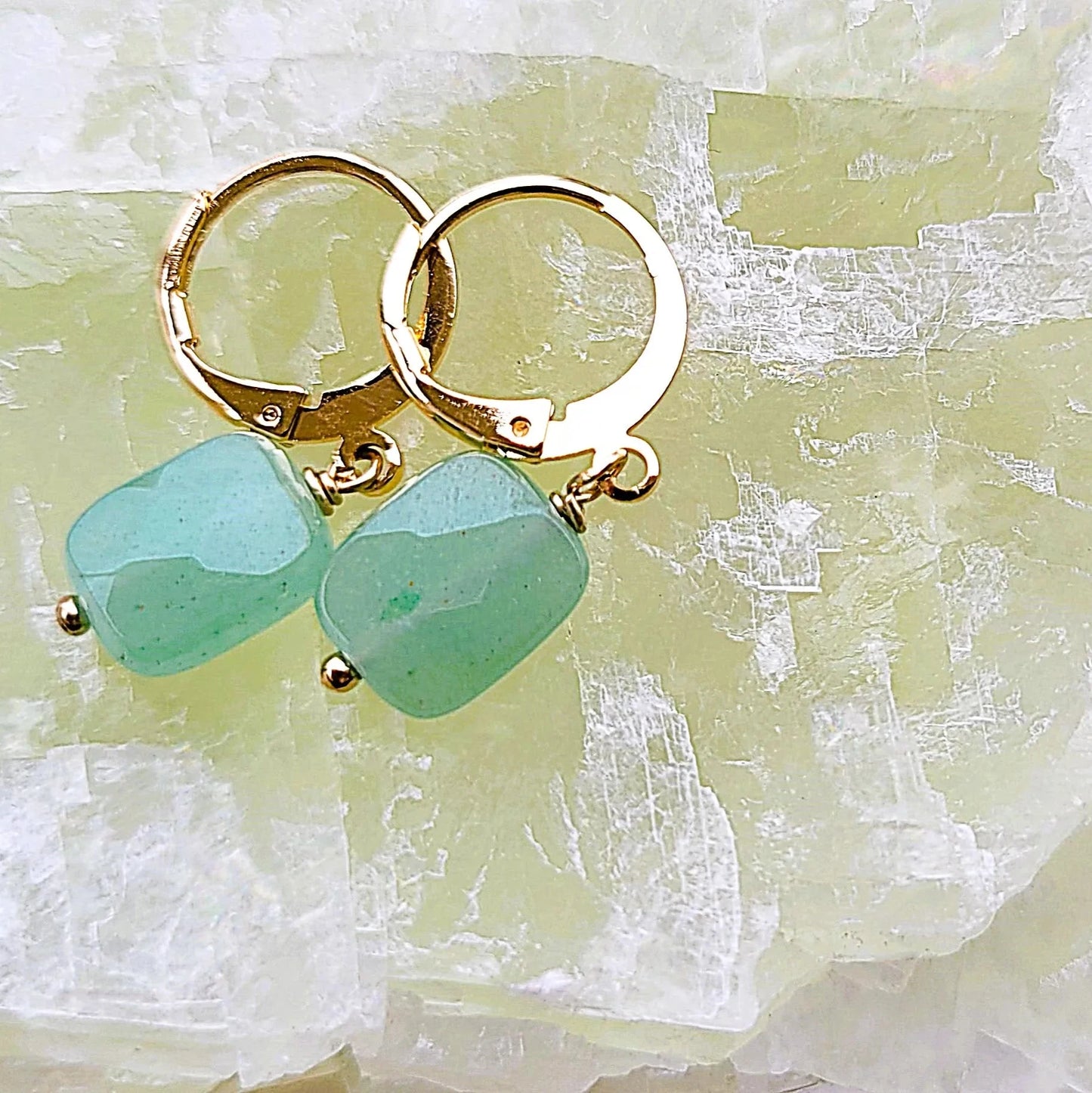 boucles d’oreilles créoles de créateurs Rê en laiton plaqué or et aventurine