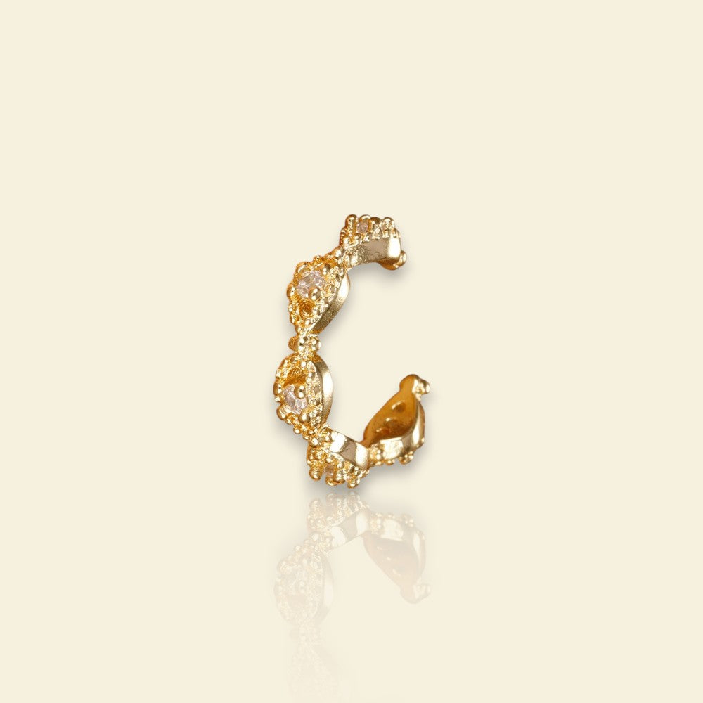 earcuff doré Auréza en acier inoxydable, un faux piercing tendance en 2025