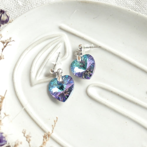 boucles d’oreilles violettes en forme de cœur Passion de Fabos avec cristaux Swarovski, pour célébrer l’amour