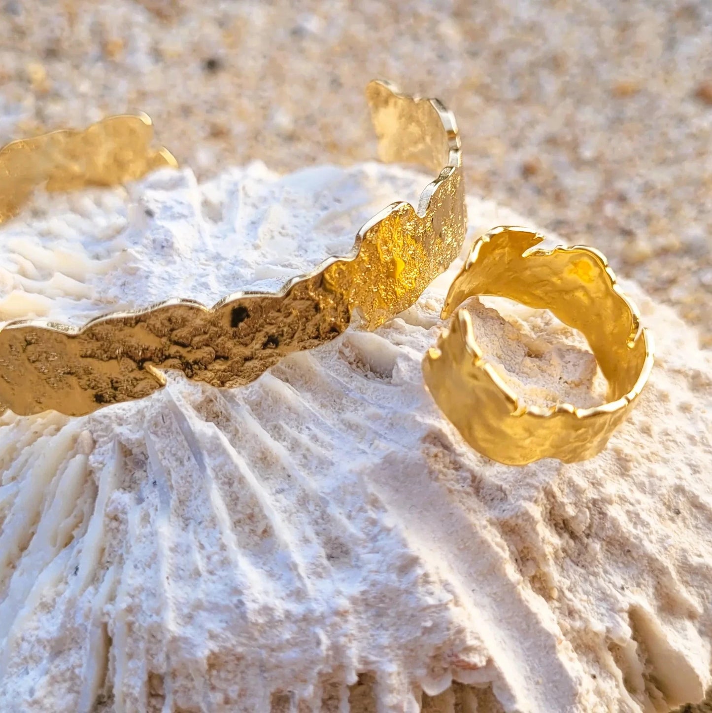 grosse bague originale pour femme Arya en laiton recouvert d’or