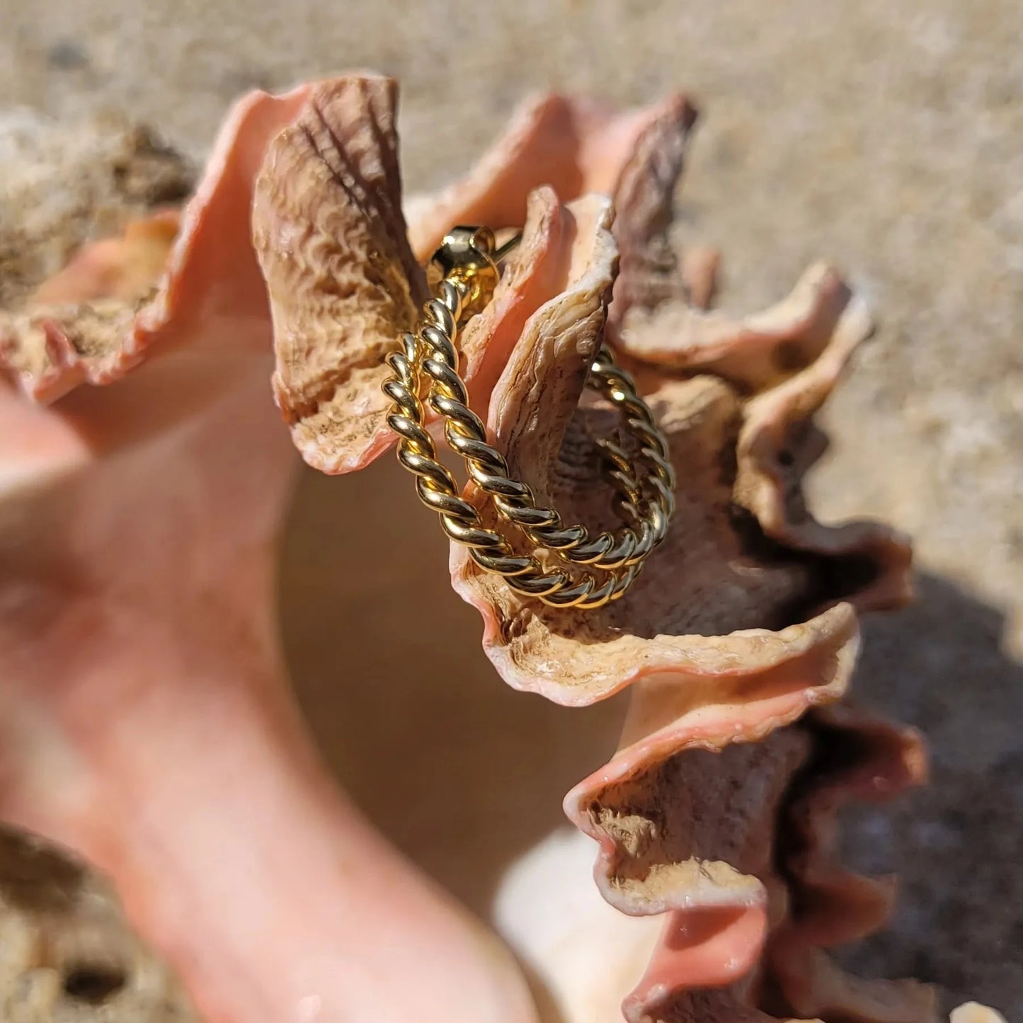 boucles d’oreilles créoles Liane en laiton plaqué or