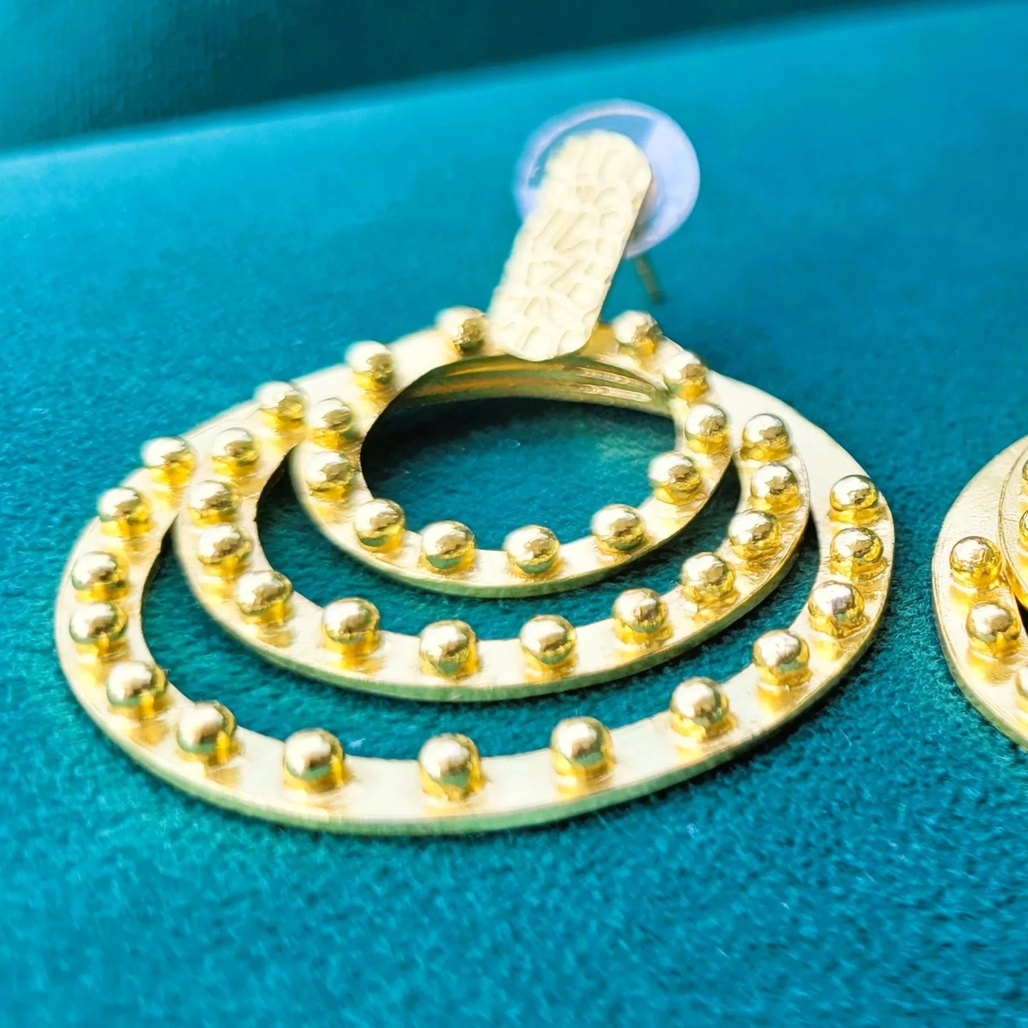 Alya de Niiki Paris des bijoux d’oreilles pour femmes création fantaisie