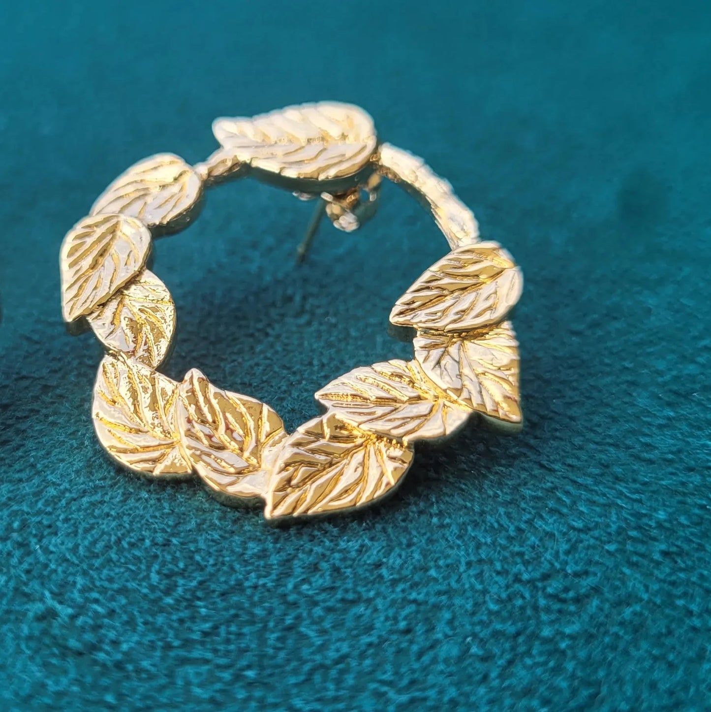 boucle d’oreille en forme d’anneau à la mode modèle Aphrodite de Niiki Paris