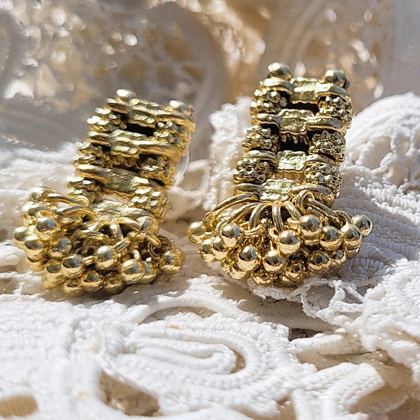 Aurélia de Niiki Paris, des boucles d’oreilles à la mode pour un look chic et tendance