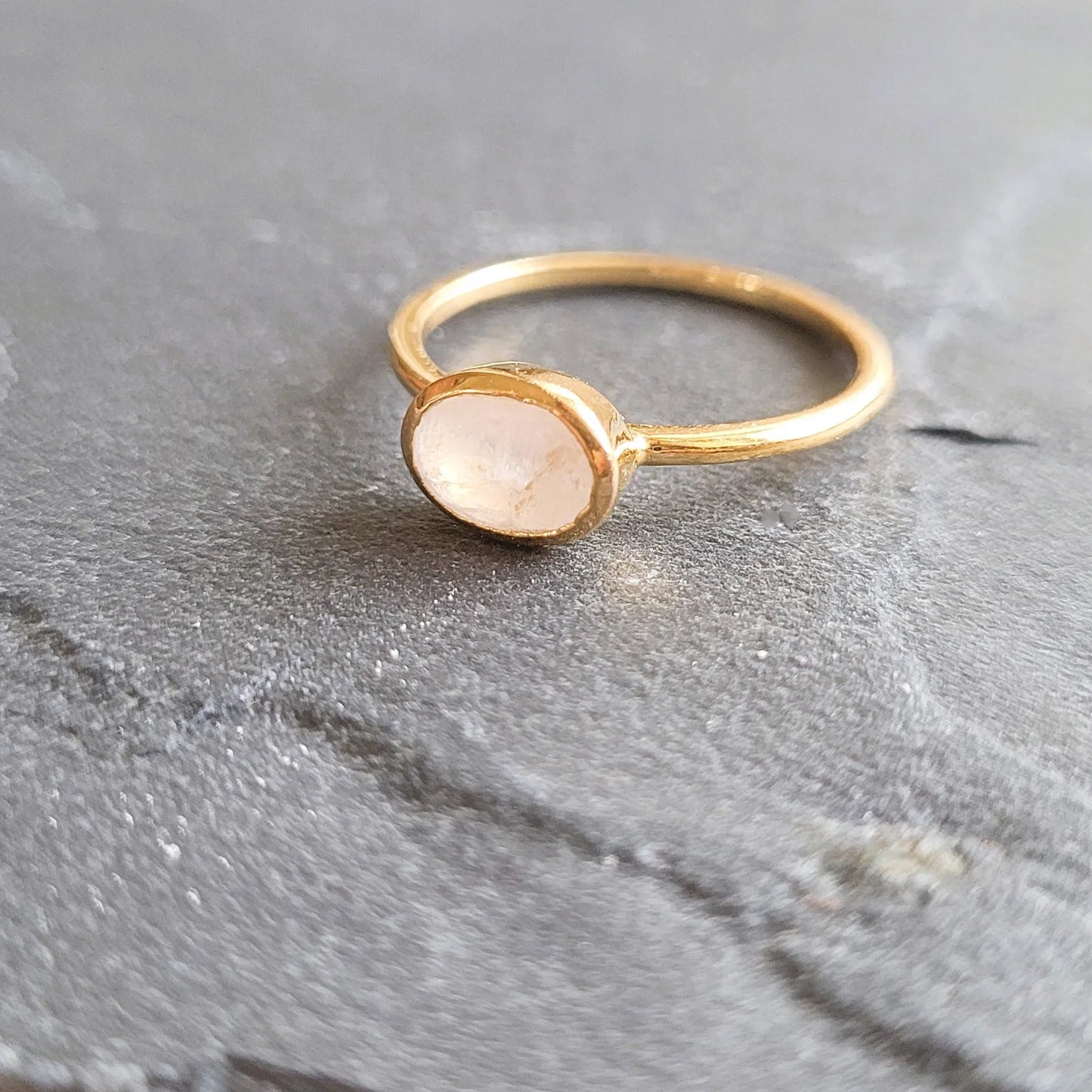 bague avec pierre naturelle Candice quartz rose de Niiki Paris, bague tendance 2025