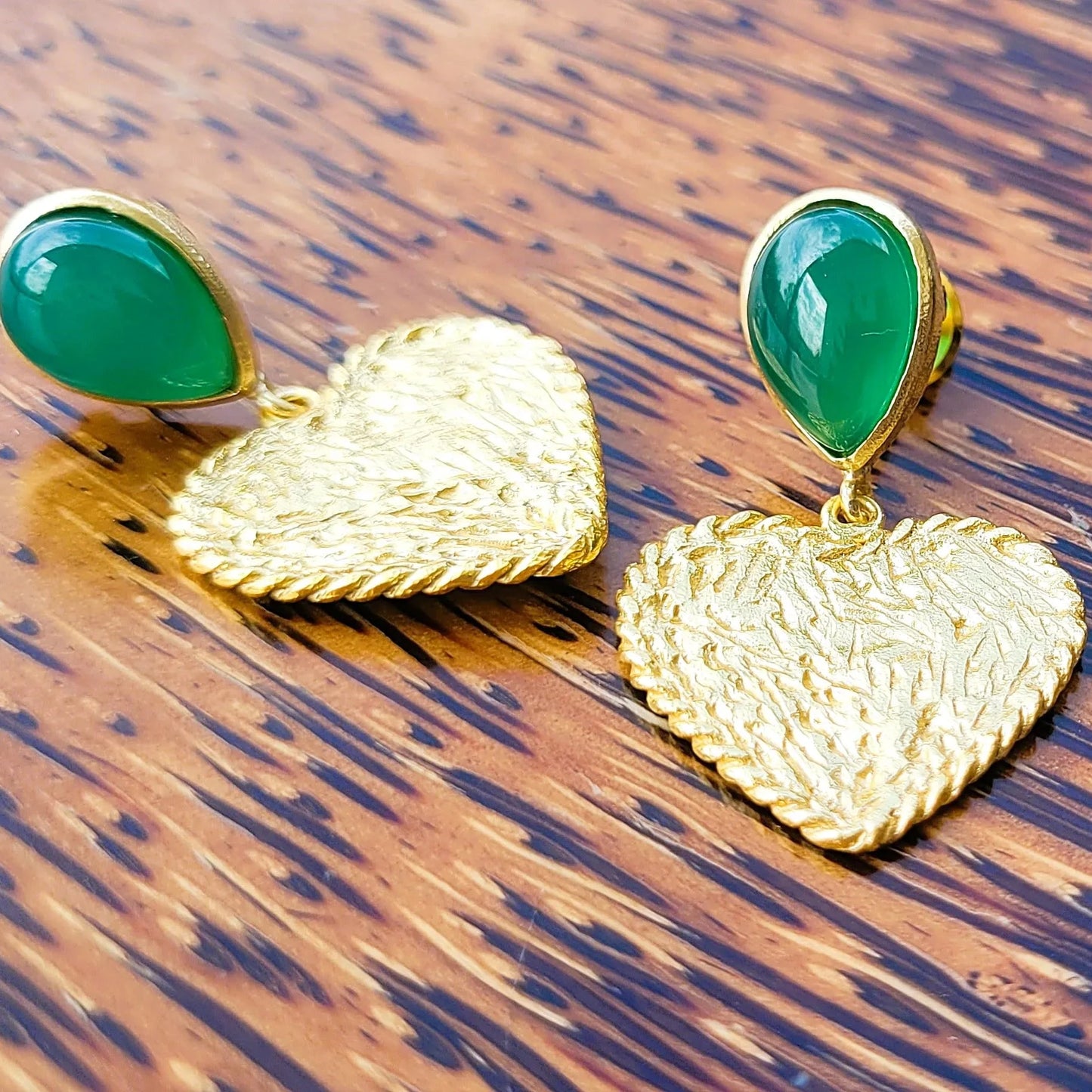 boucles d’oreilles 2024 modèle Cupidon onyx vert de Niiki Paris, une création romantique