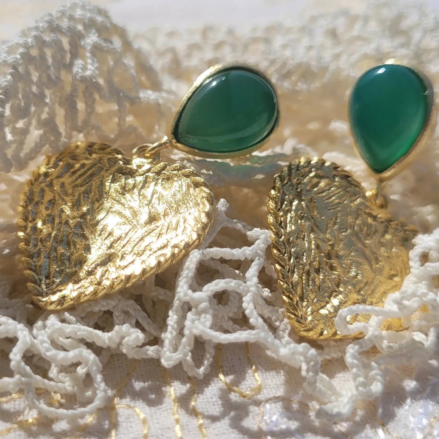 boucles d’oreilles tendance en 2024 modèle Cupidon onyx vert de Niiki Paris, une création romantique