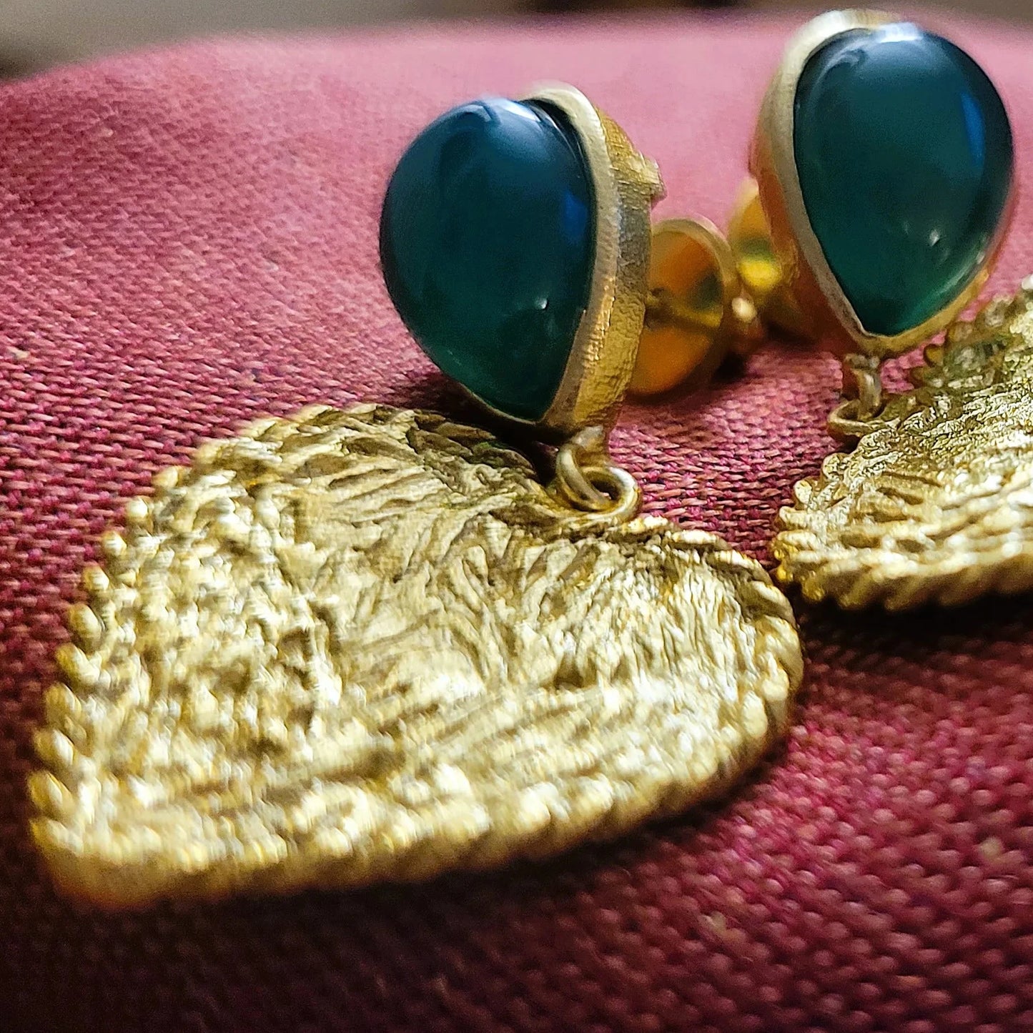 boucles d’oreilles vertes modèle Cupidon en onyx vert de Niiki Paris, une création romantique
