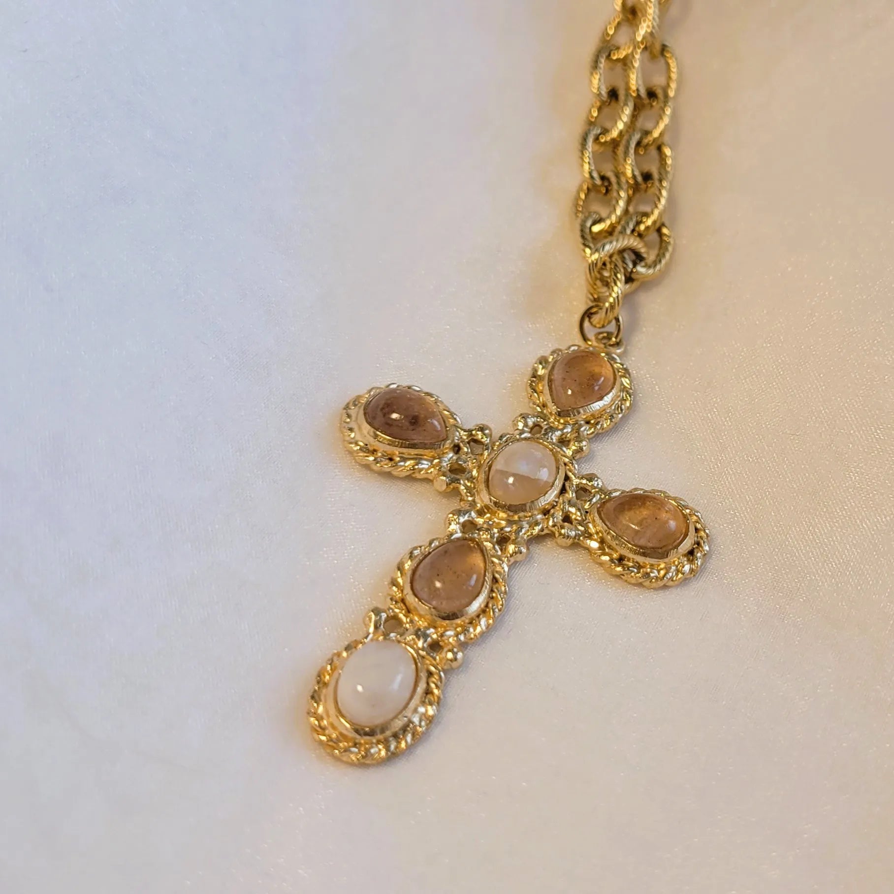 offrir des bijoux en cadeaux pour femme Niiki Paris, collier Faith Emotion, tendance en 2025