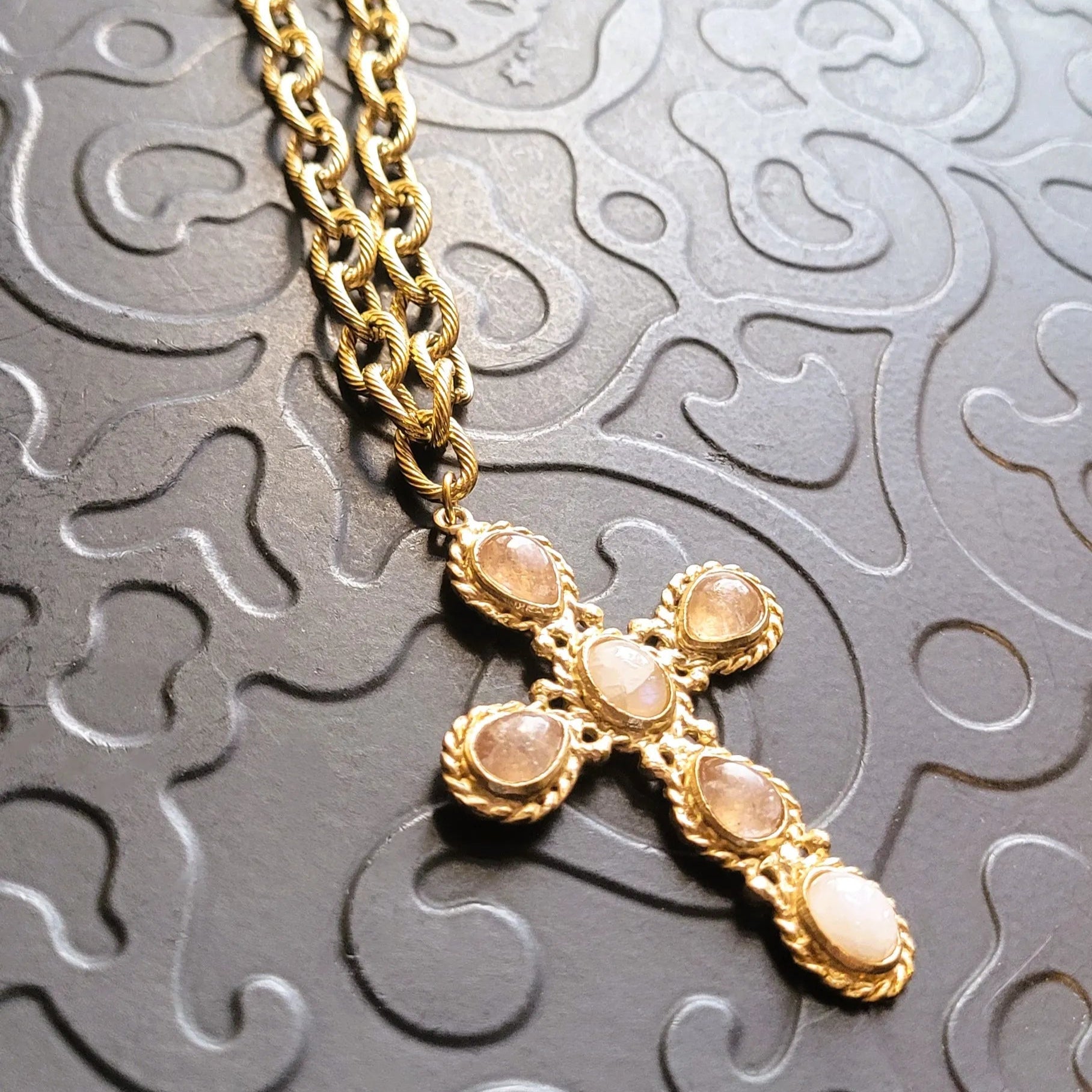 chaine collier pour femme Niiki Paris Emotion Faith, tendance en 2025
